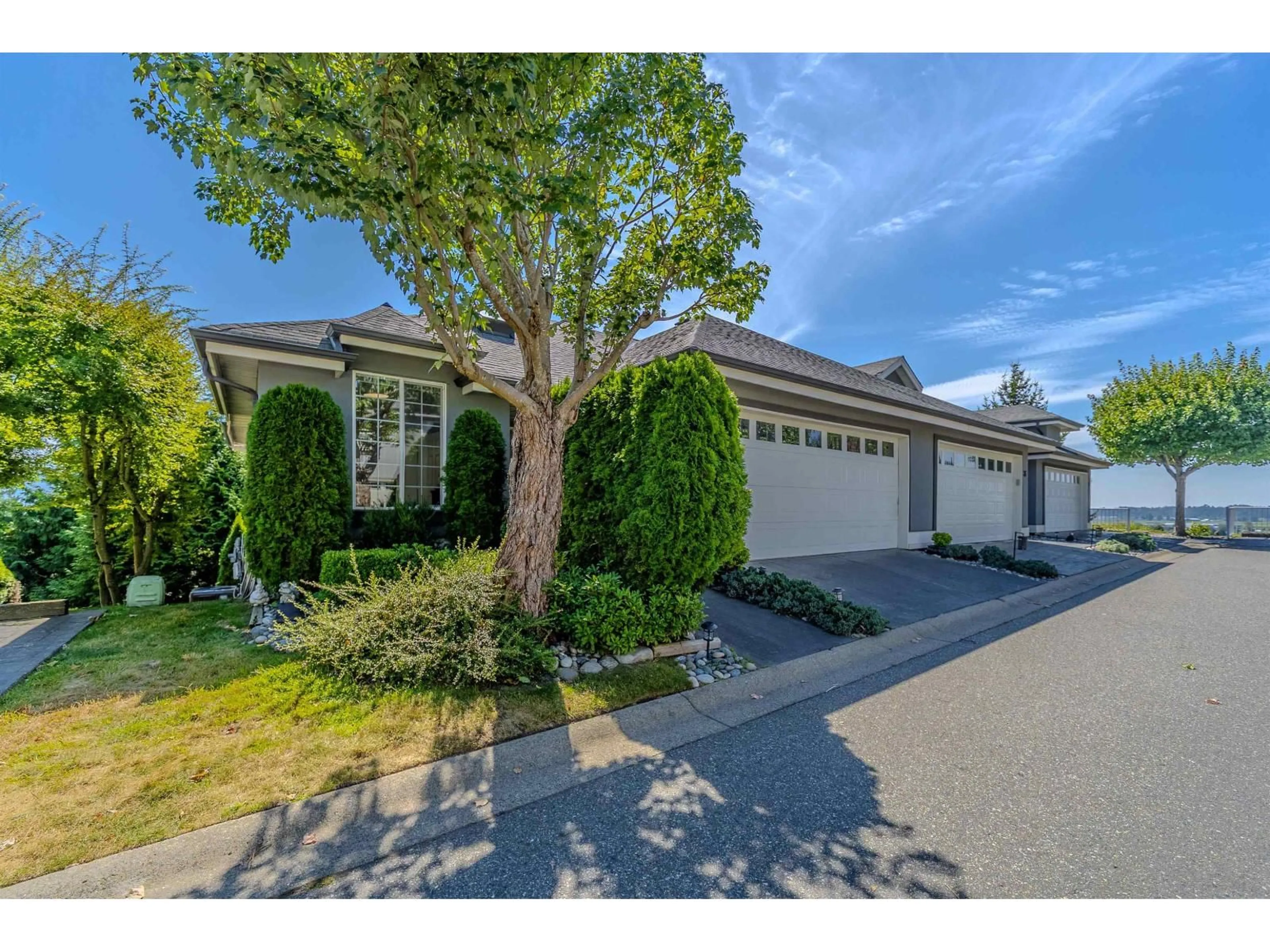 A pic from outside/outdoor area/front of a property/back of a property/a pic from drone, street for 36 - 2068 WINFIELD DRIVE, Abbotsford British Columbia V3G1M4