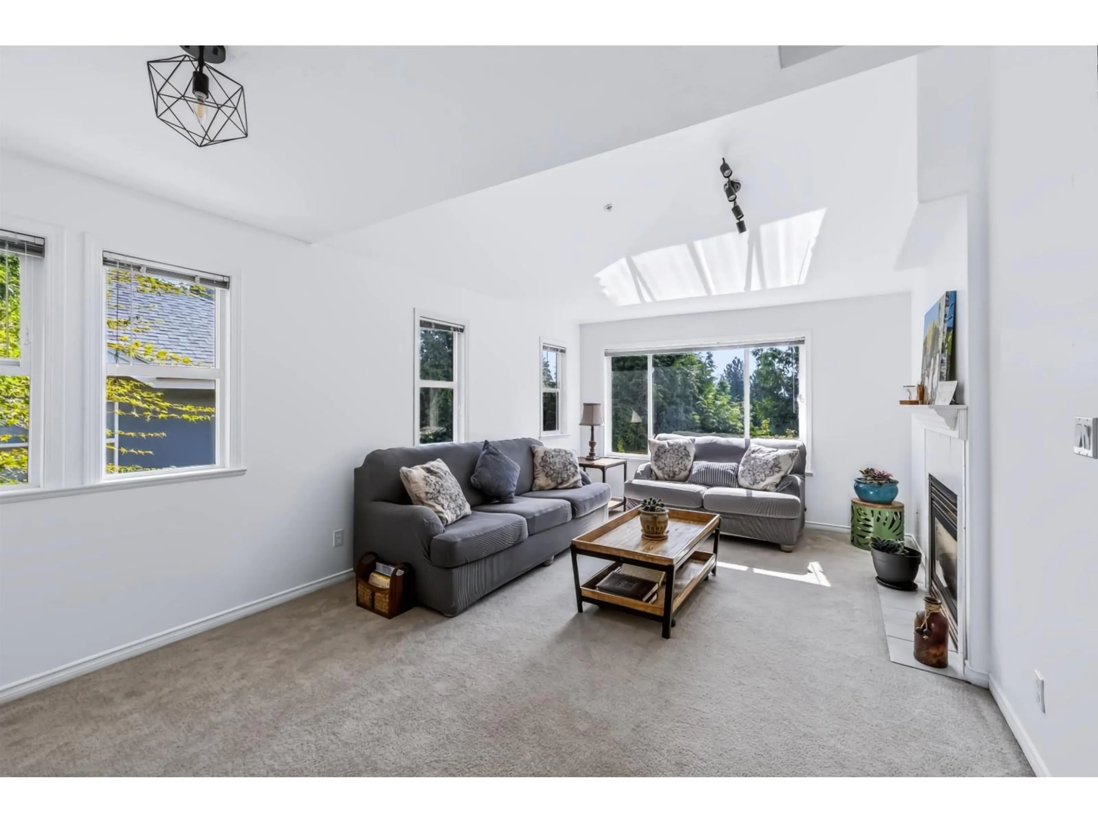 Living room with furniture, unknown for 36 - 2068 WINFIELD DRIVE, Abbotsford British Columbia V3G1M4