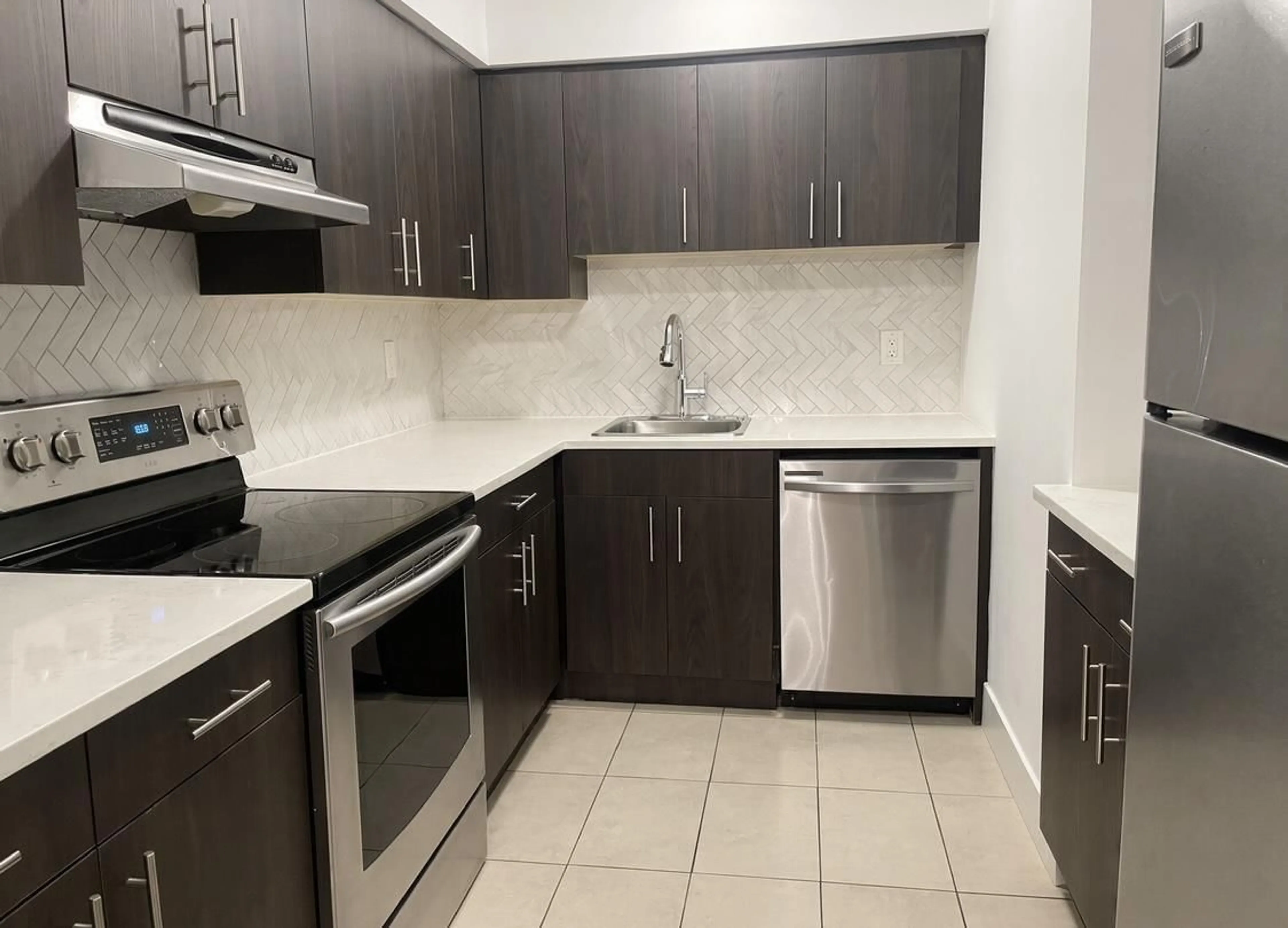 Standard kitchen, ceramic/tile floor for 111 - 10680 151A STREET, Surrey British Columbia V3R8T4