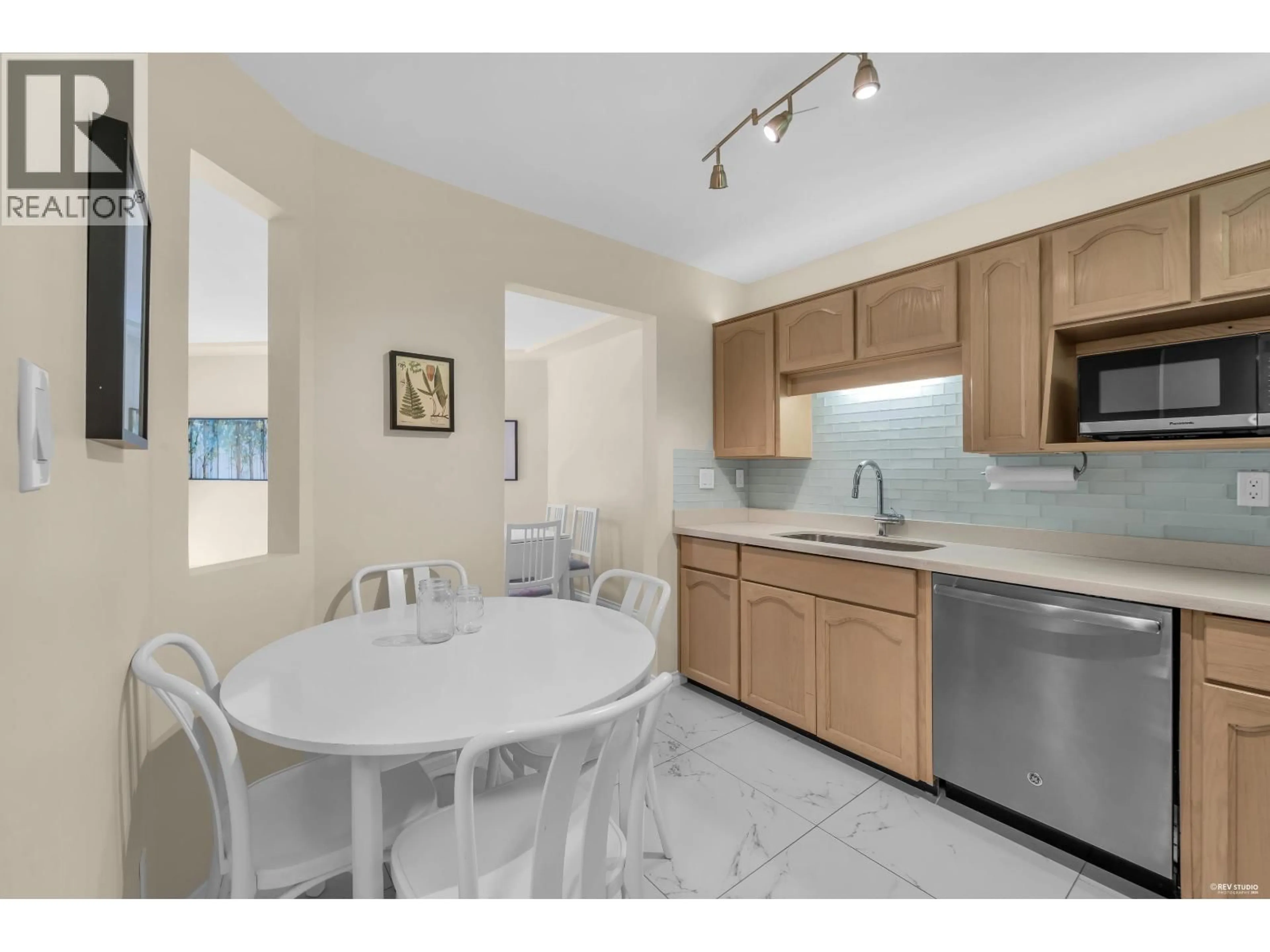 Standard kitchen, ceramic/tile floor for 151 - 8600 LANSDOWNE ROAD, Richmond British Columbia V6X3L6