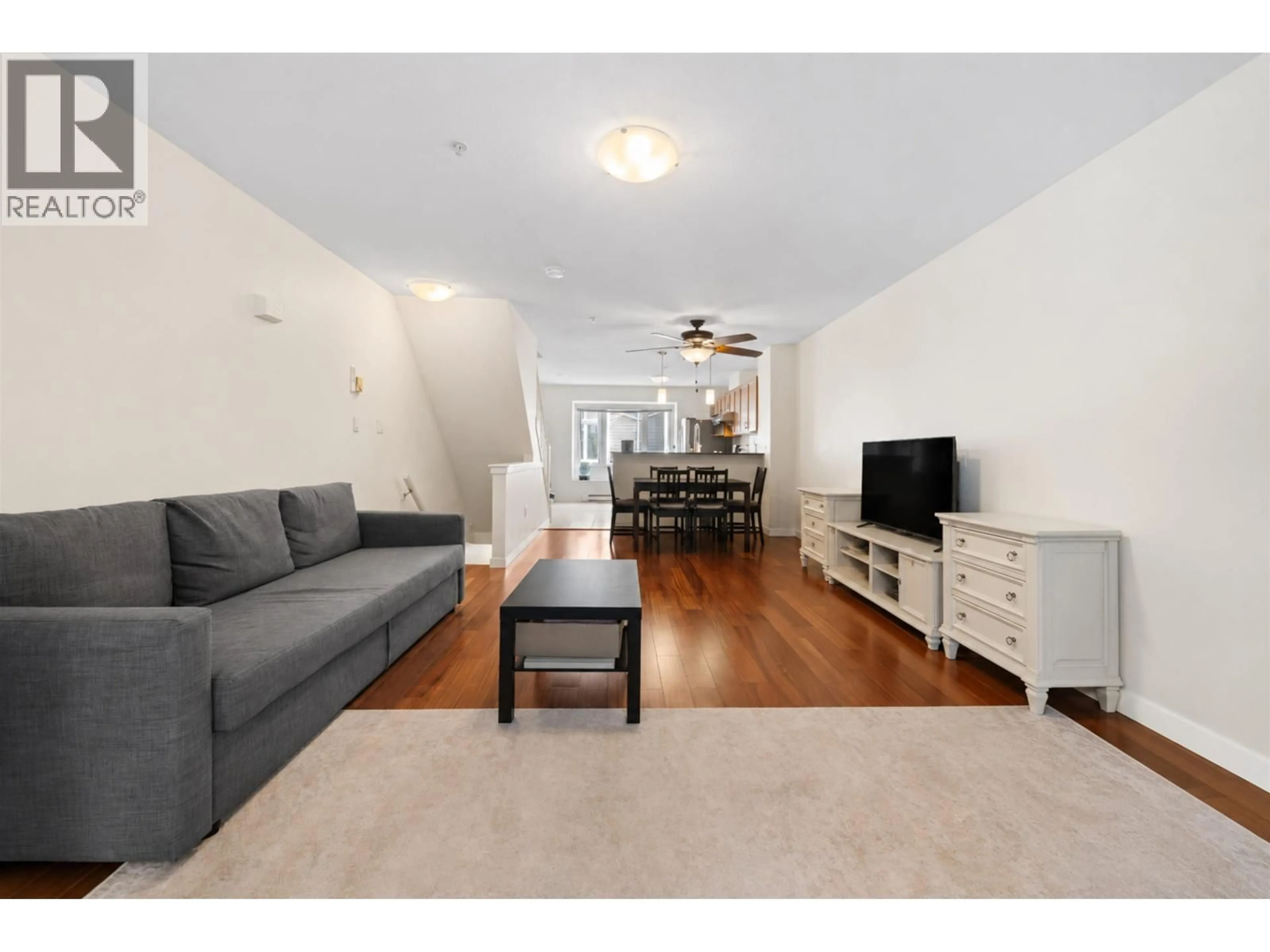 Living room with furniture, unknown for 7 - 6498 ELGIN AVENUE, Burnaby British Columbia V5H3S6