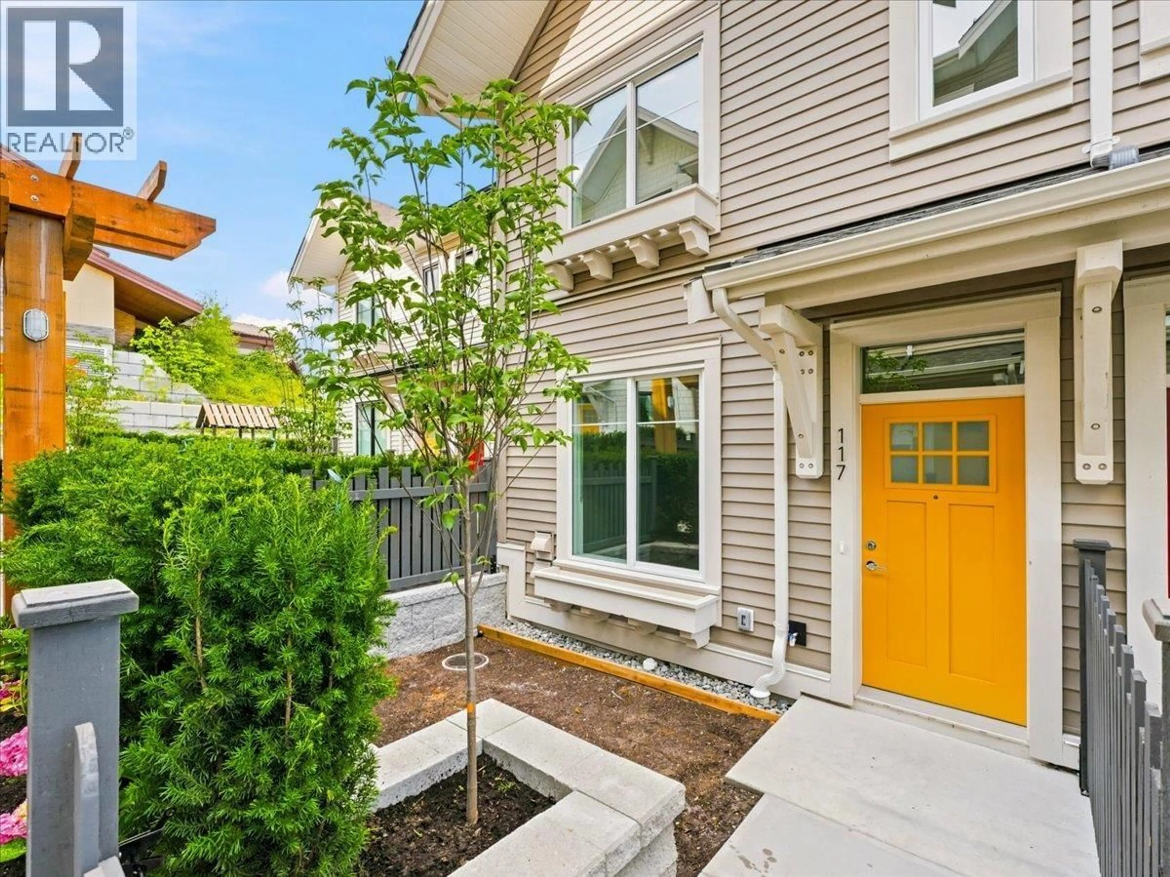 Home with vinyl exterior material, street for 117 - 1301 BREWSTER DRIVE, Coquitlam British Columbia V3B0S7