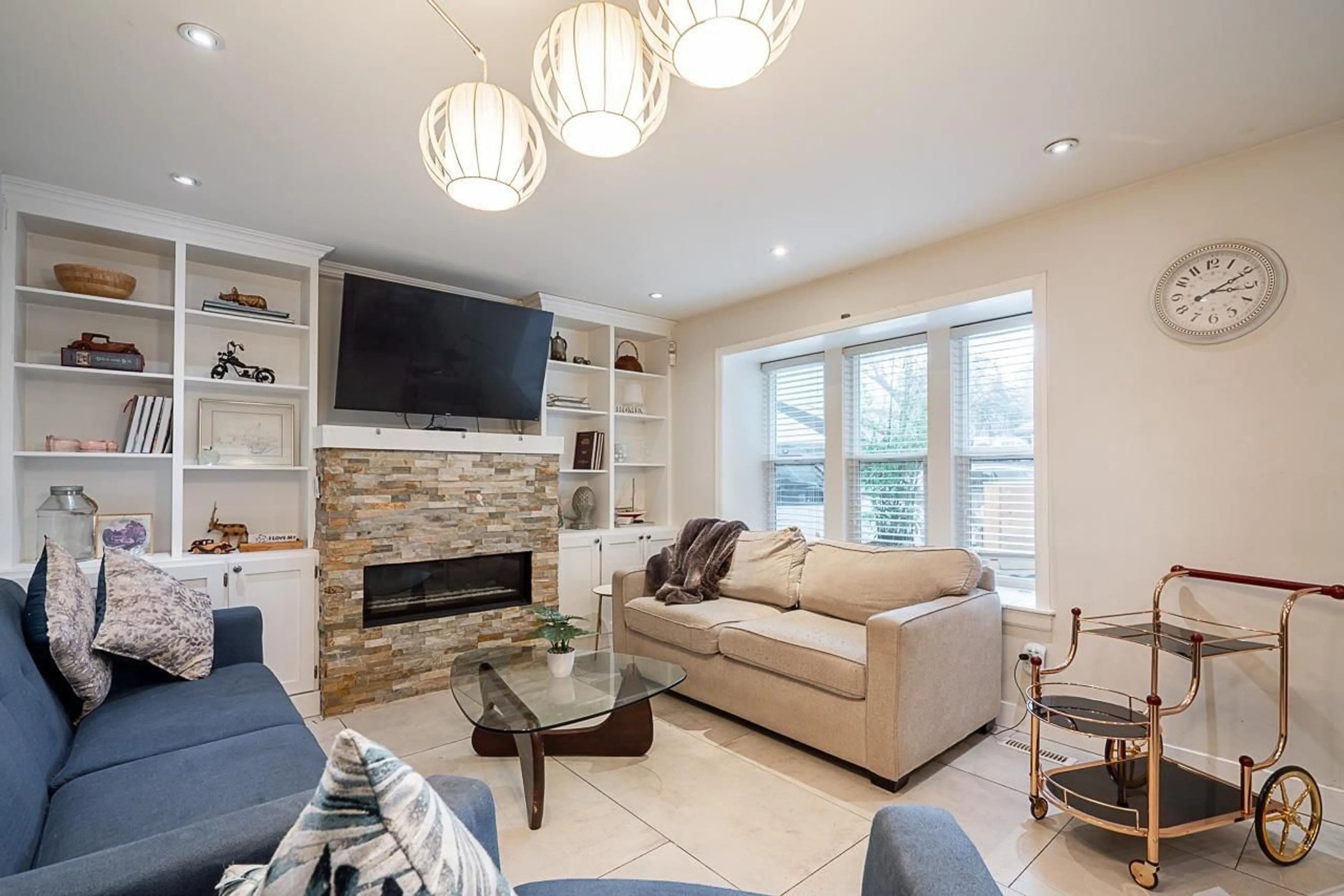 Living room with furniture, unknown for 7802 139A STREET, Surrey British Columbia V3W5H4