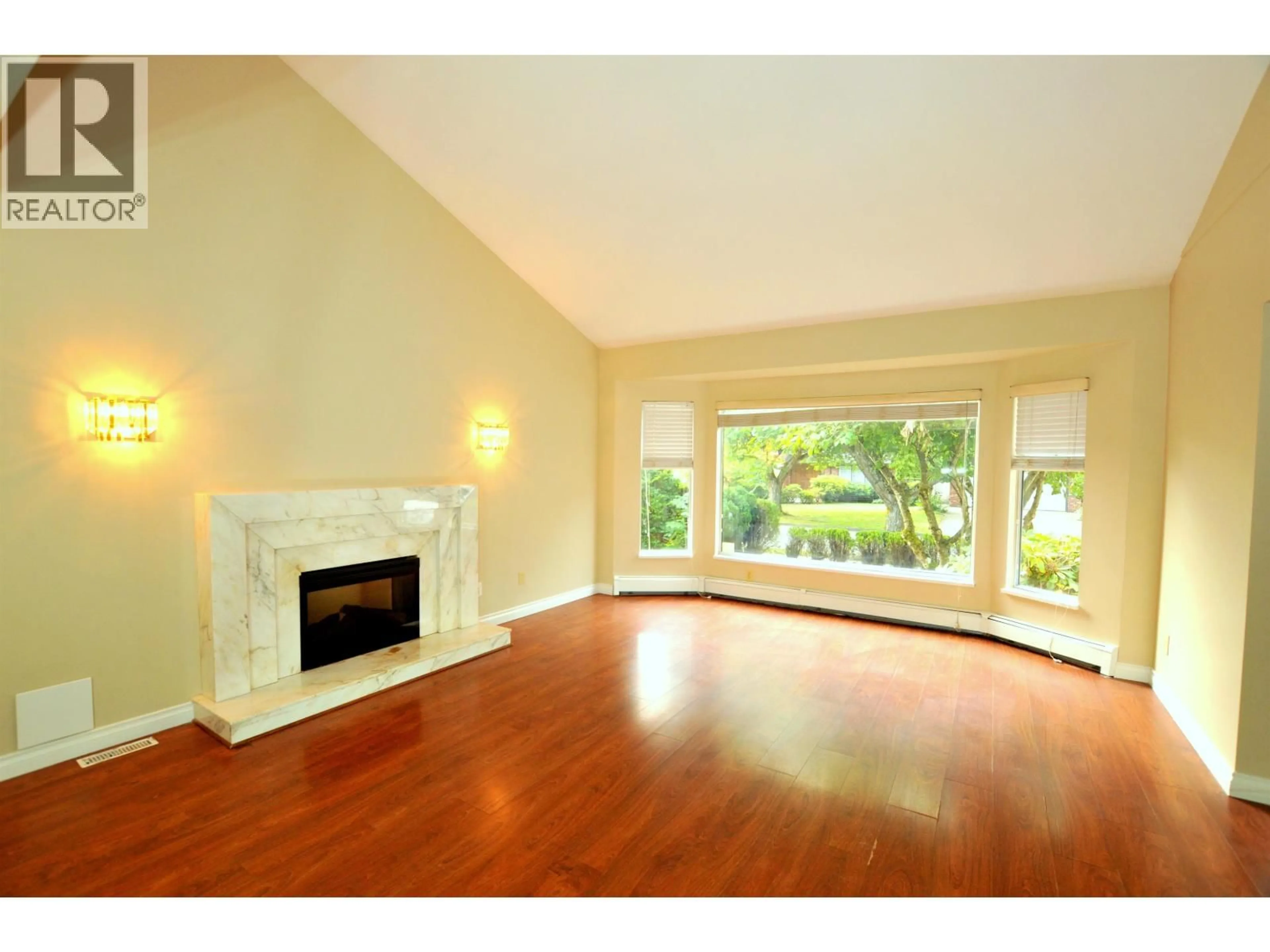 Unknown for 6823 GRANT PLACE, Burnaby British Columbia V5B4X4