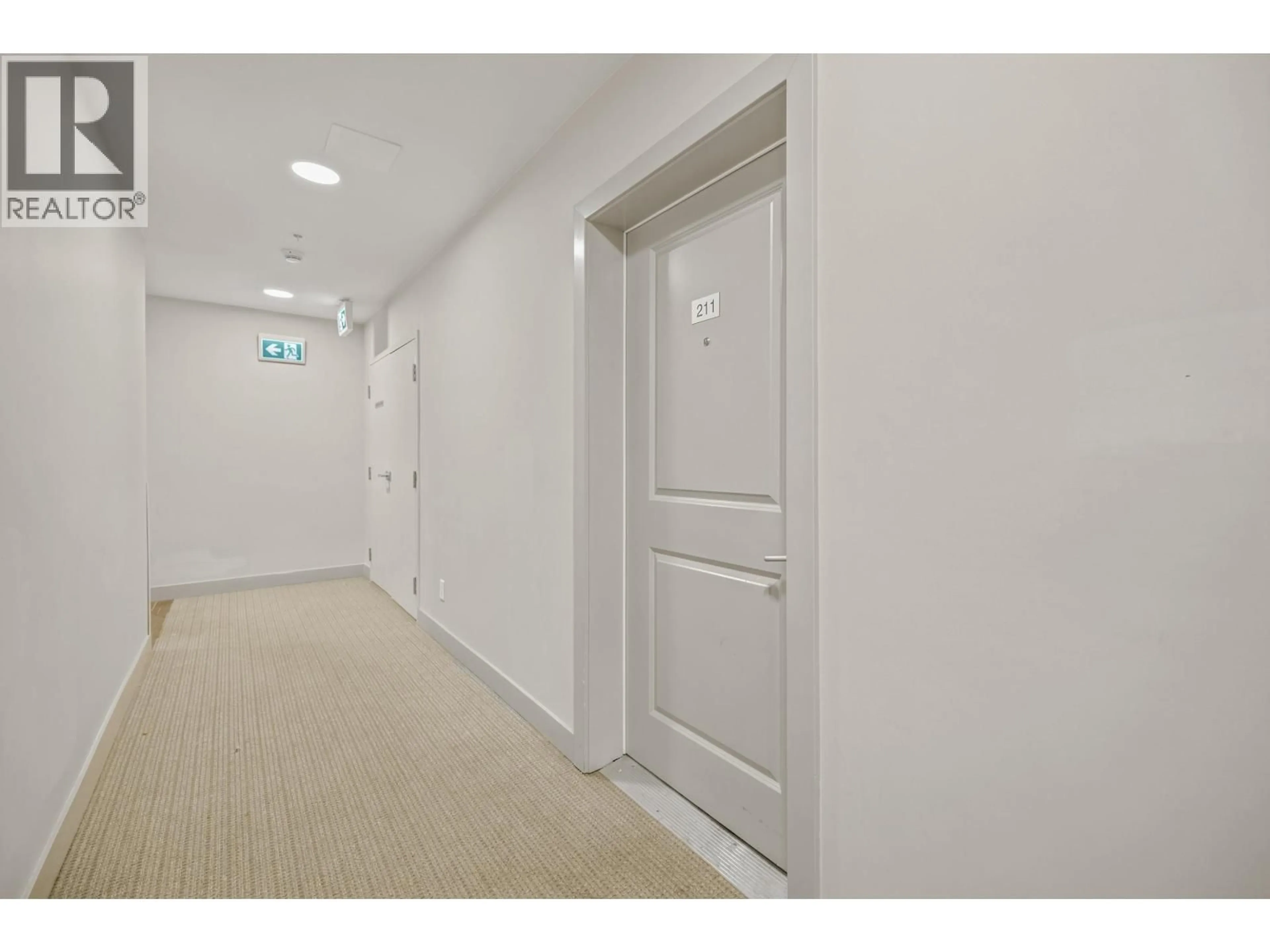 Indoor foyer for 211 - 6968 ROYAL OAK AVENUE, Burnaby British Columbia V5J4J3