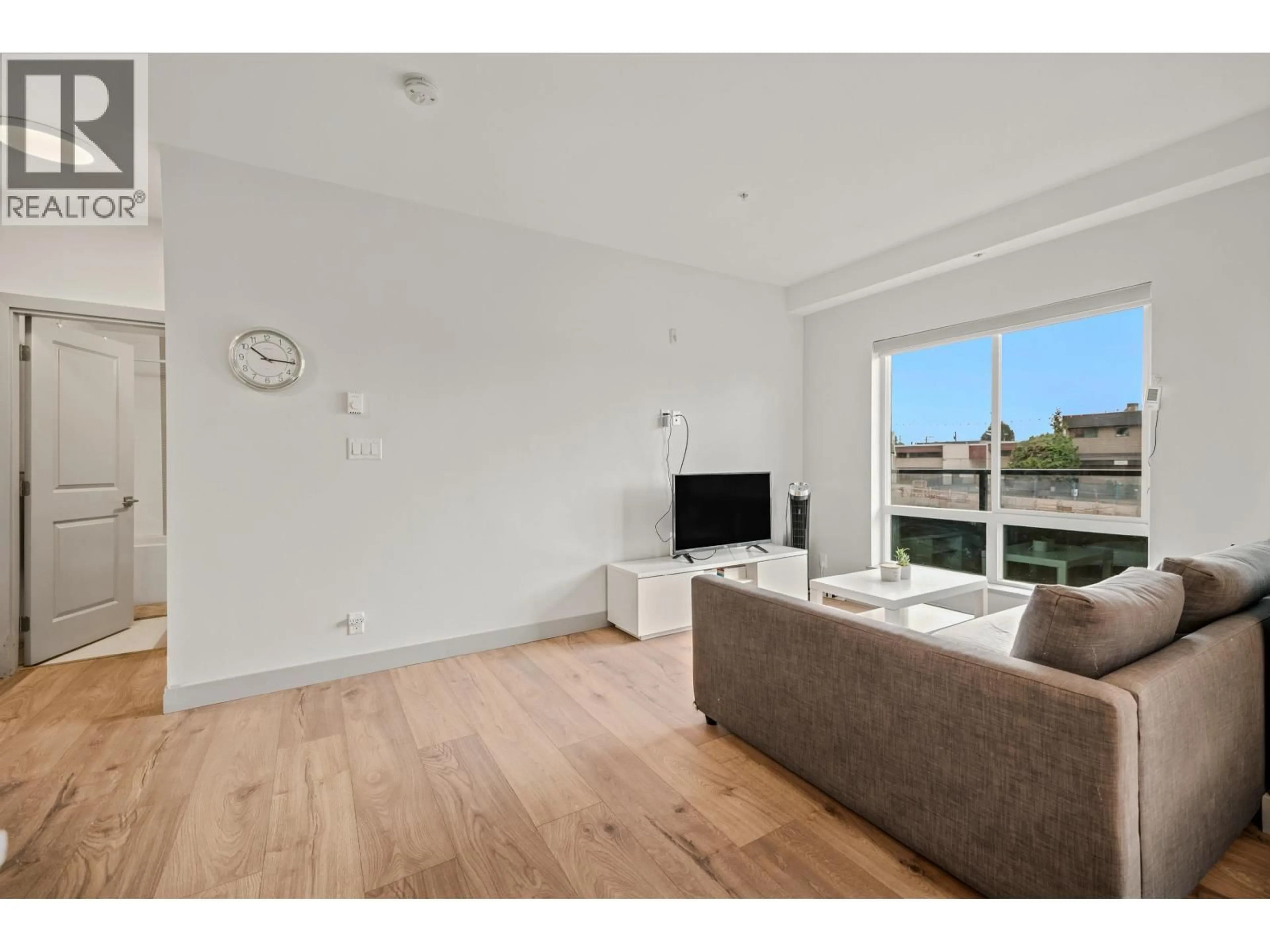 A pic of a room for 211 - 6968 ROYAL OAK AVENUE, Burnaby British Columbia V5J4J3