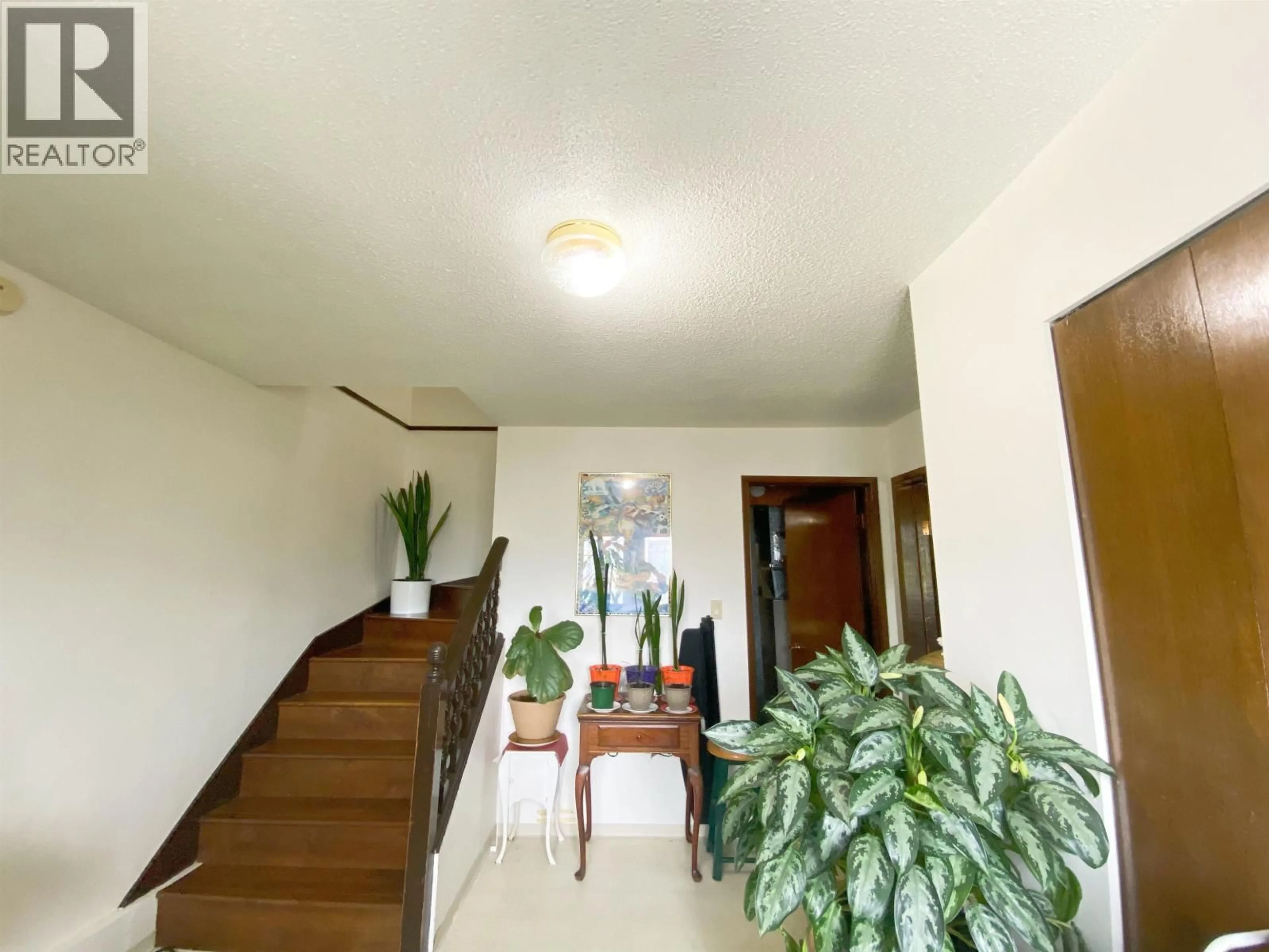 Indoor foyer for 11251 SEAPORT AVENUE, Richmond British Columbia V7A3C7