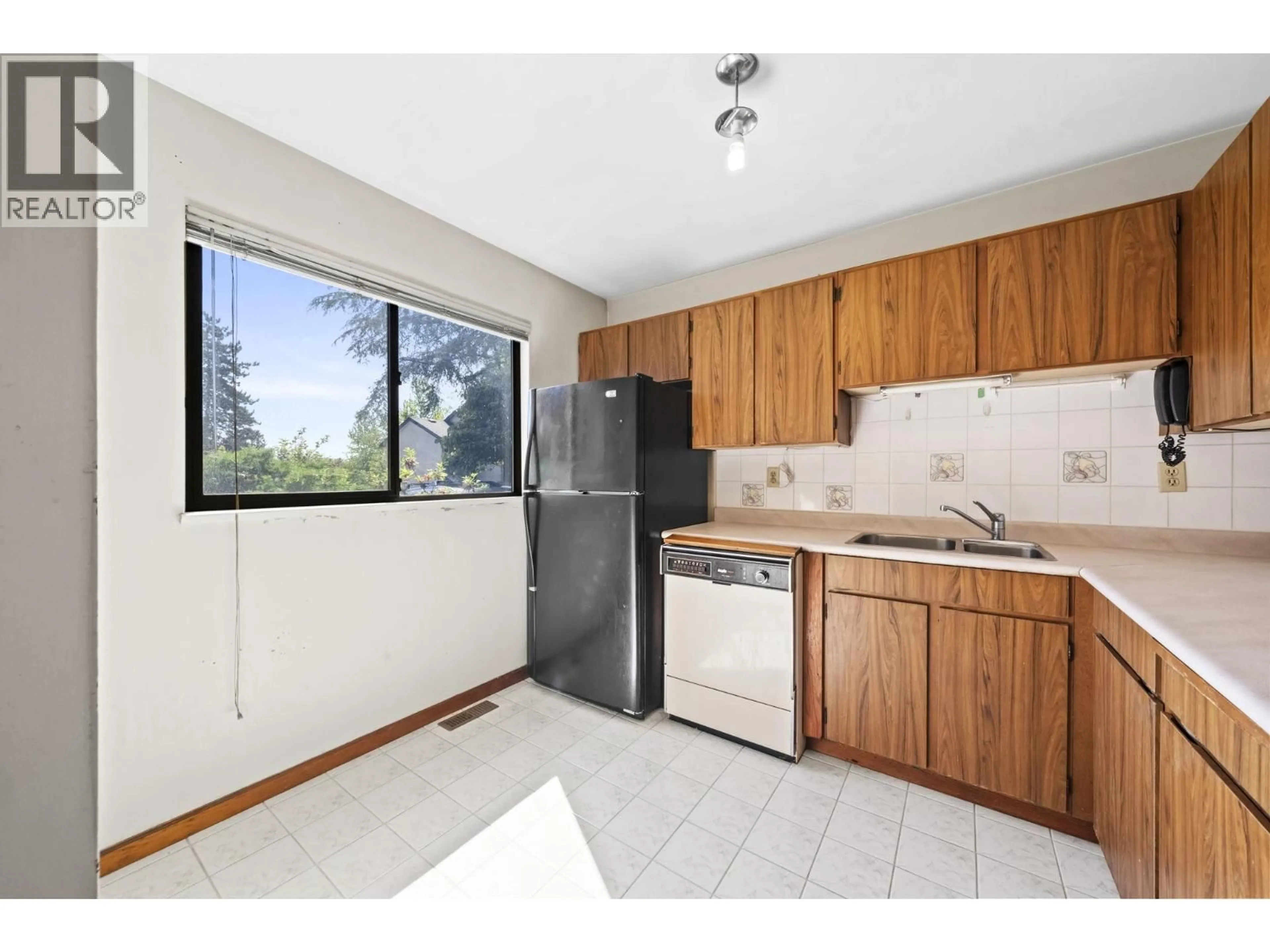 Standard kitchen, unknown for 24 - 2880 DACRE AVENUE, Coquitlam British Columbia V3C4H6