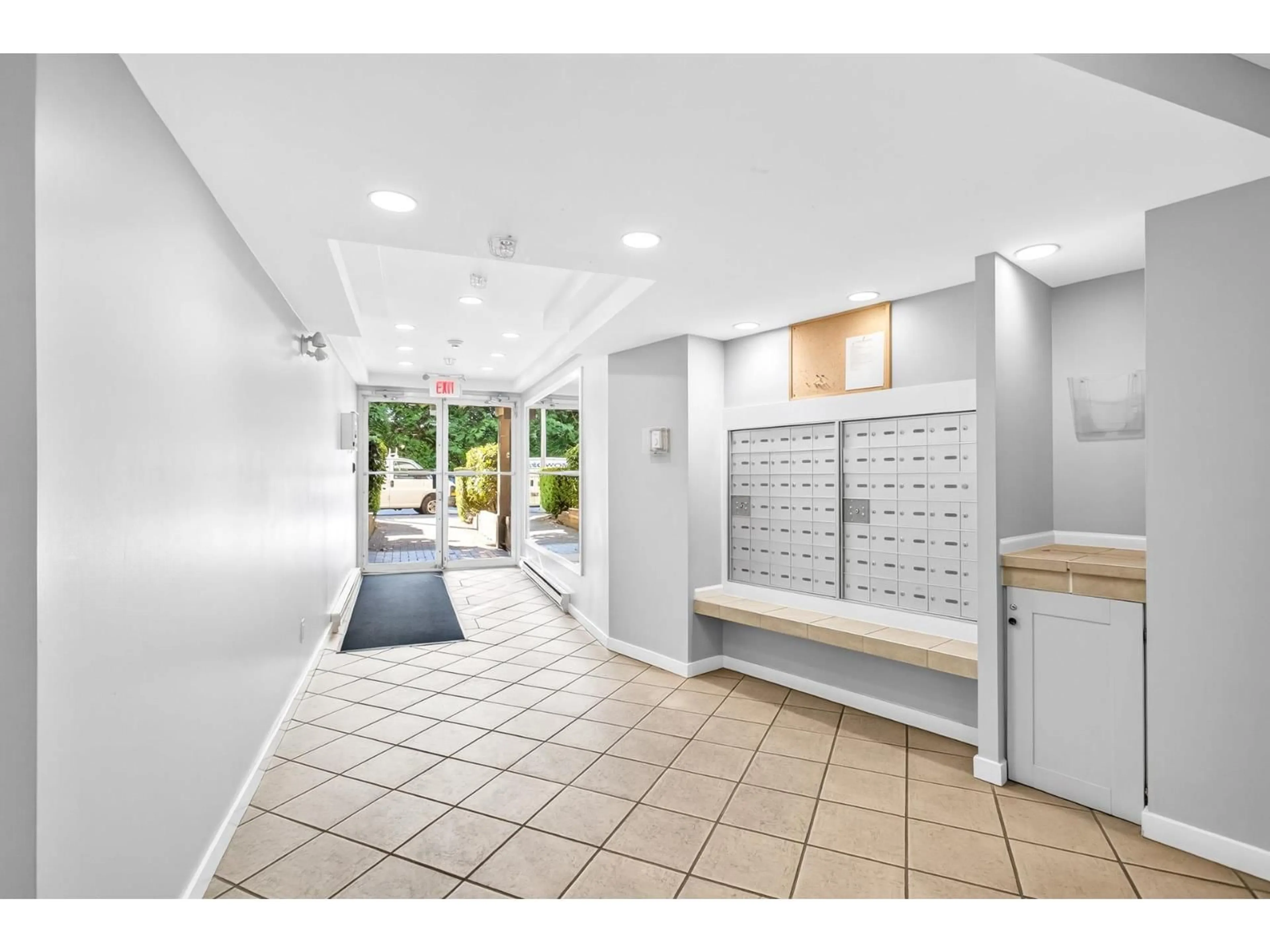 Indoor foyer for 205 - 8110 120A STREET, Surrey British Columbia V3W3P3