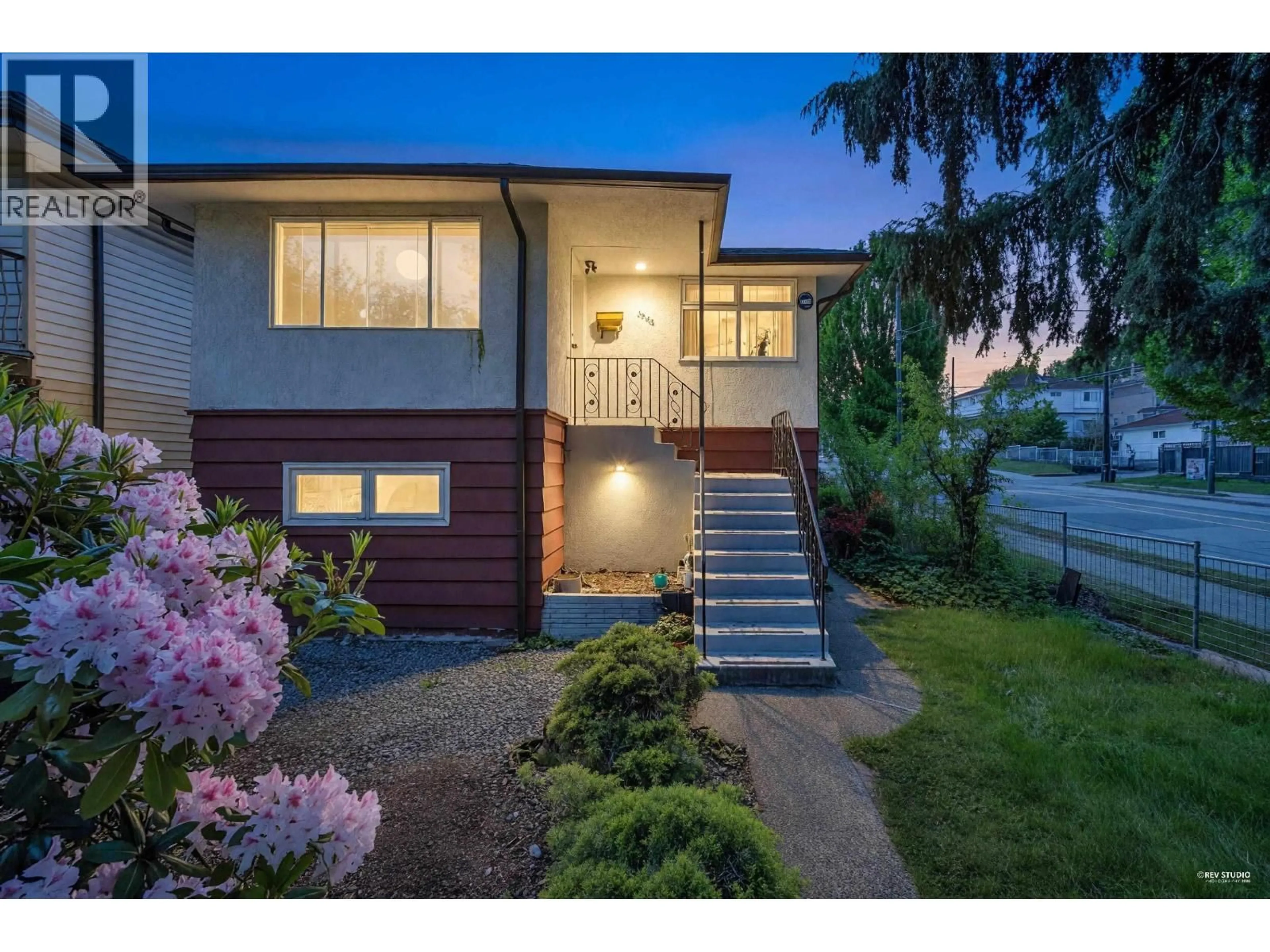 Unknown for 3006 27TH AVENUE, Vancouver British Columbia V5R1P2