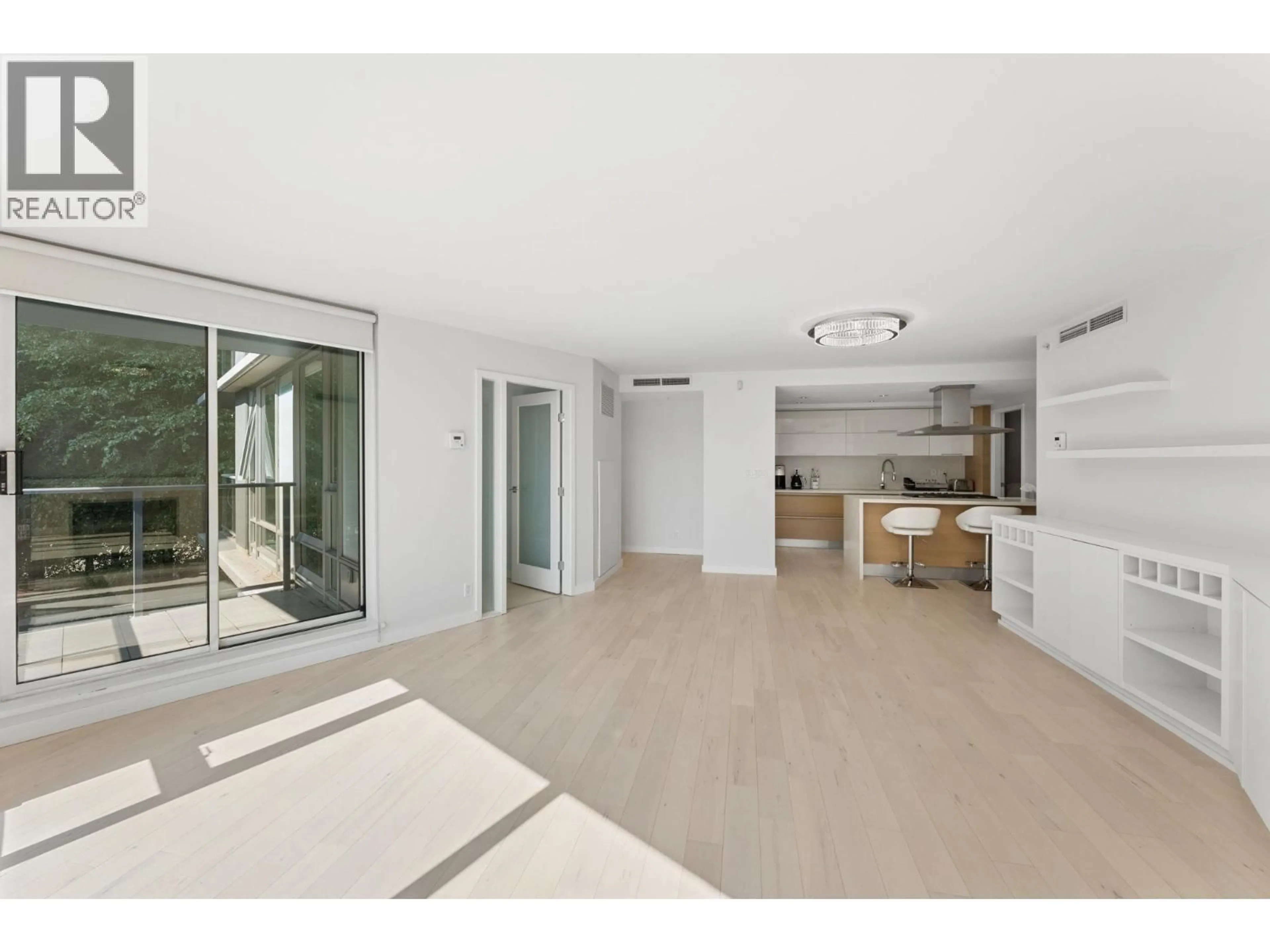 Unknown for 305 - 8 SMITHE MEWS, Vancouver British Columbia V6B0A5