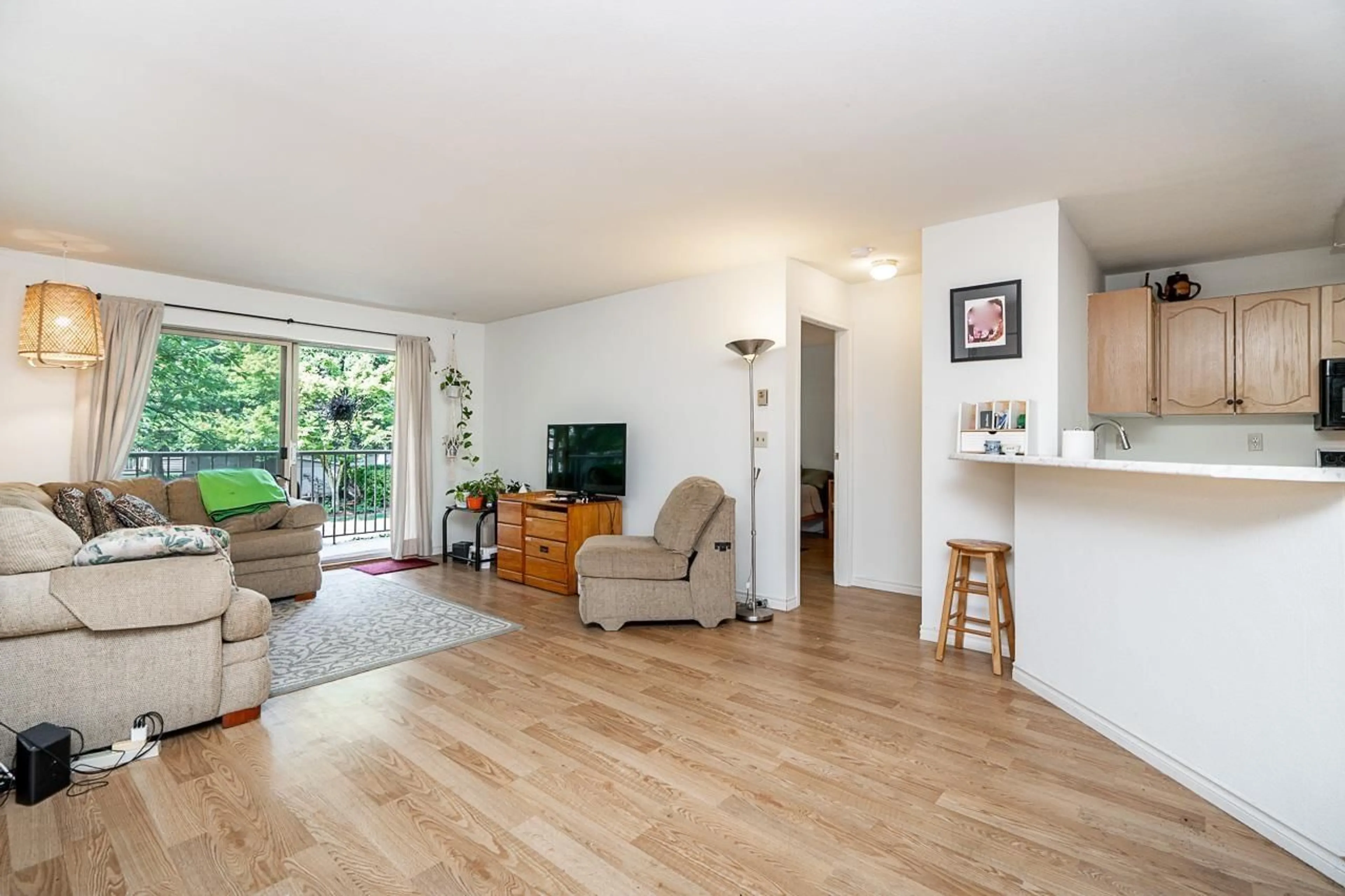 Living room with furniture, wood/laminate floor for 105 - 10743 139 STREET, Surrey British Columbia V3T4L8