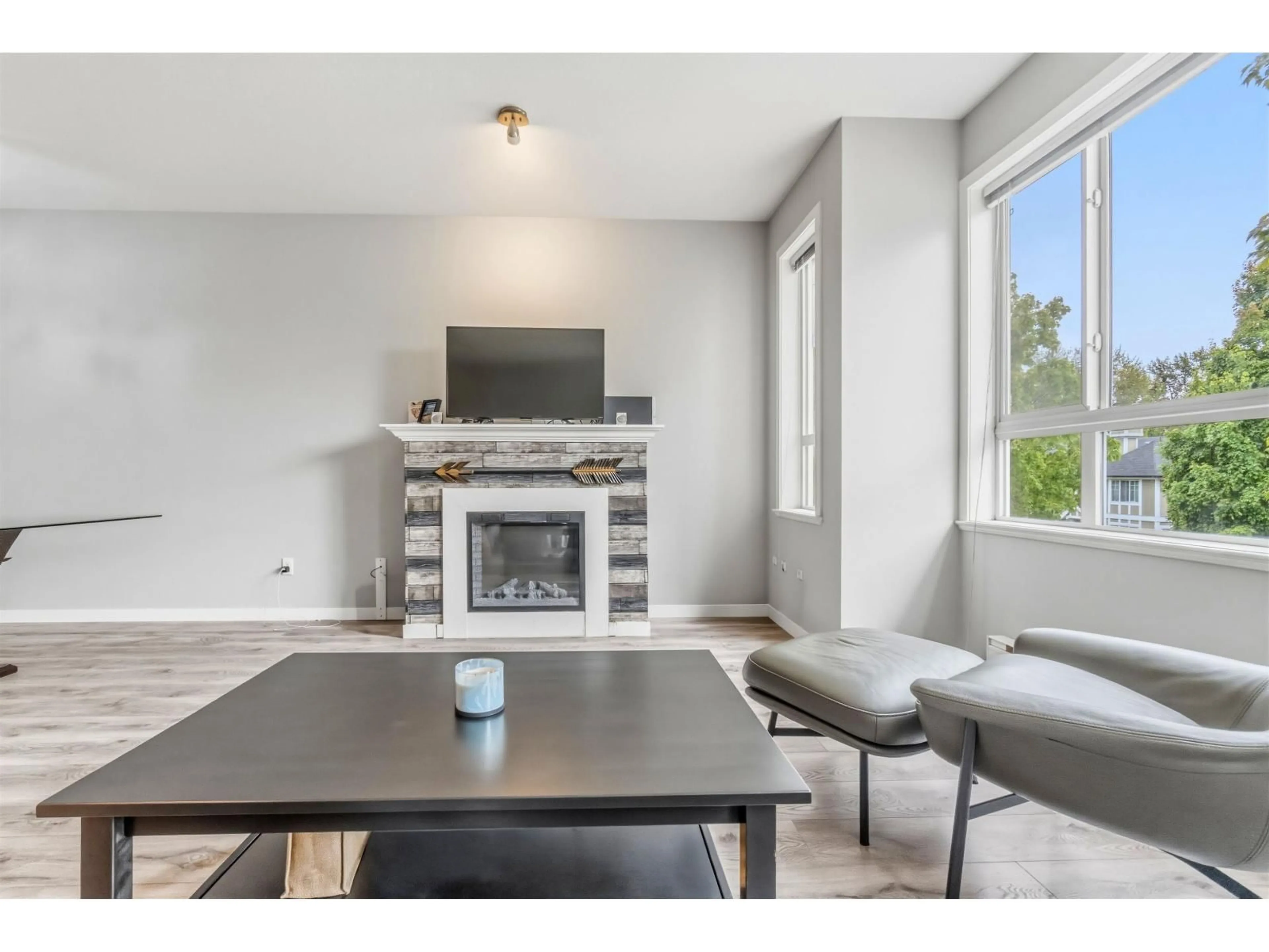 Living room with furniture, unknown for 17 - 20159 68 AVENUE, Langley British Columbia V2Y3H9