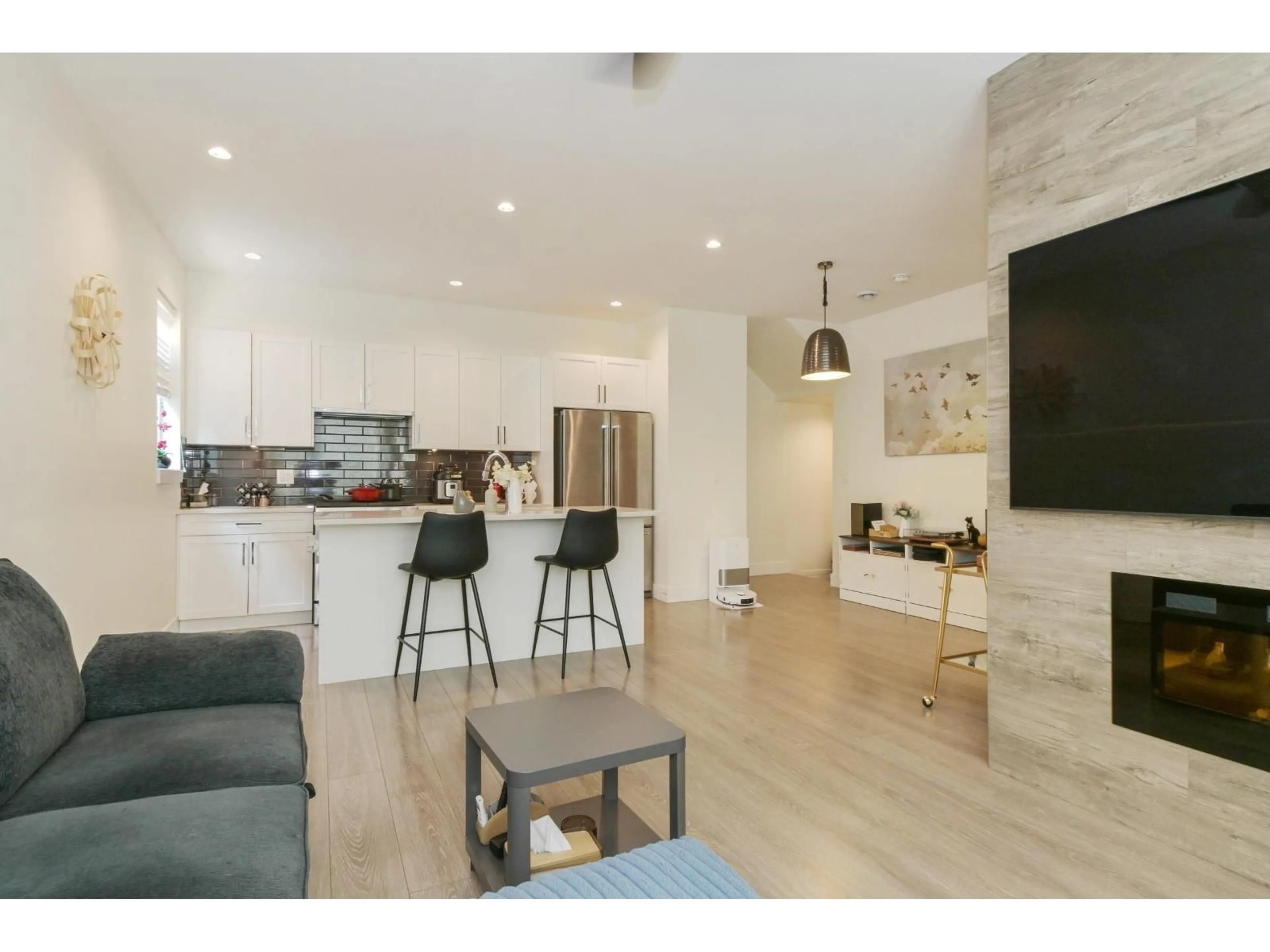 Open concept kitchen, unknown for 151 - 16433 19 AVENUE, Surrey British Columbia V4A9M5