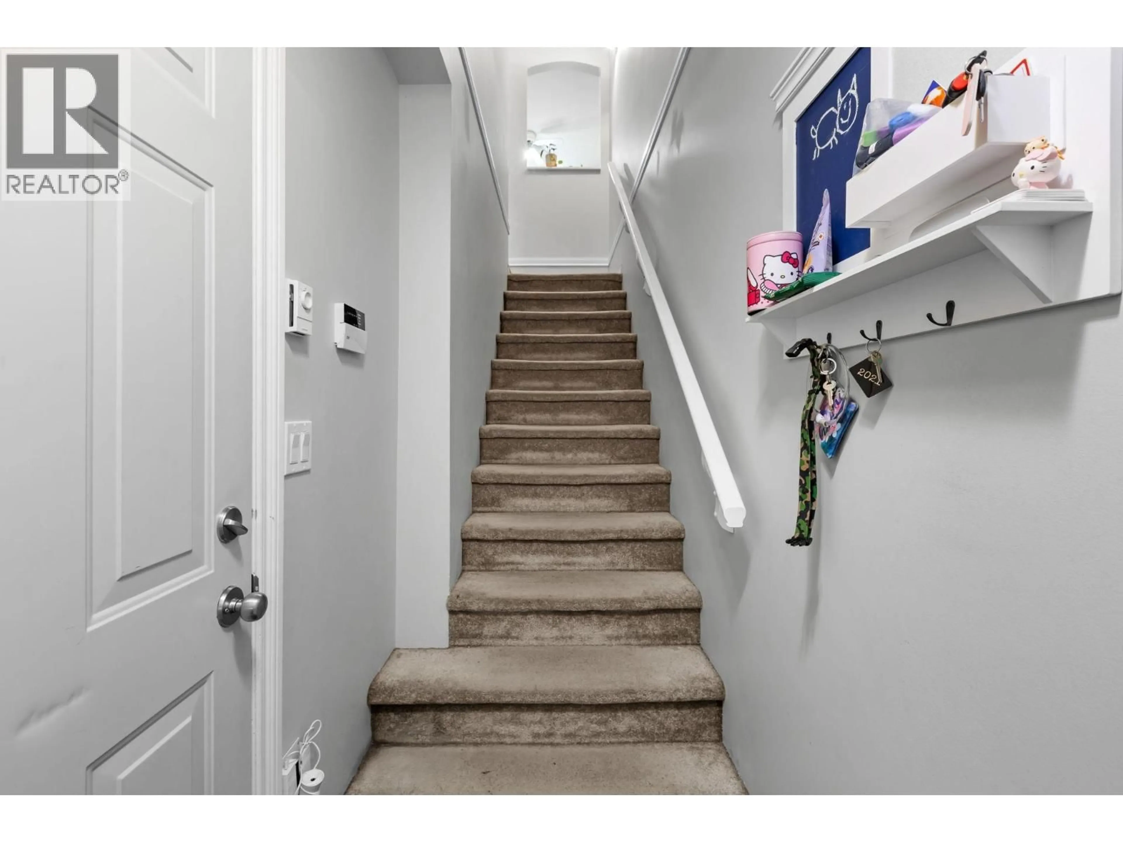 Indoor entryway for 33 - 19141 124 AVENUE, Pitt Meadows British Columbia V3Y2V6