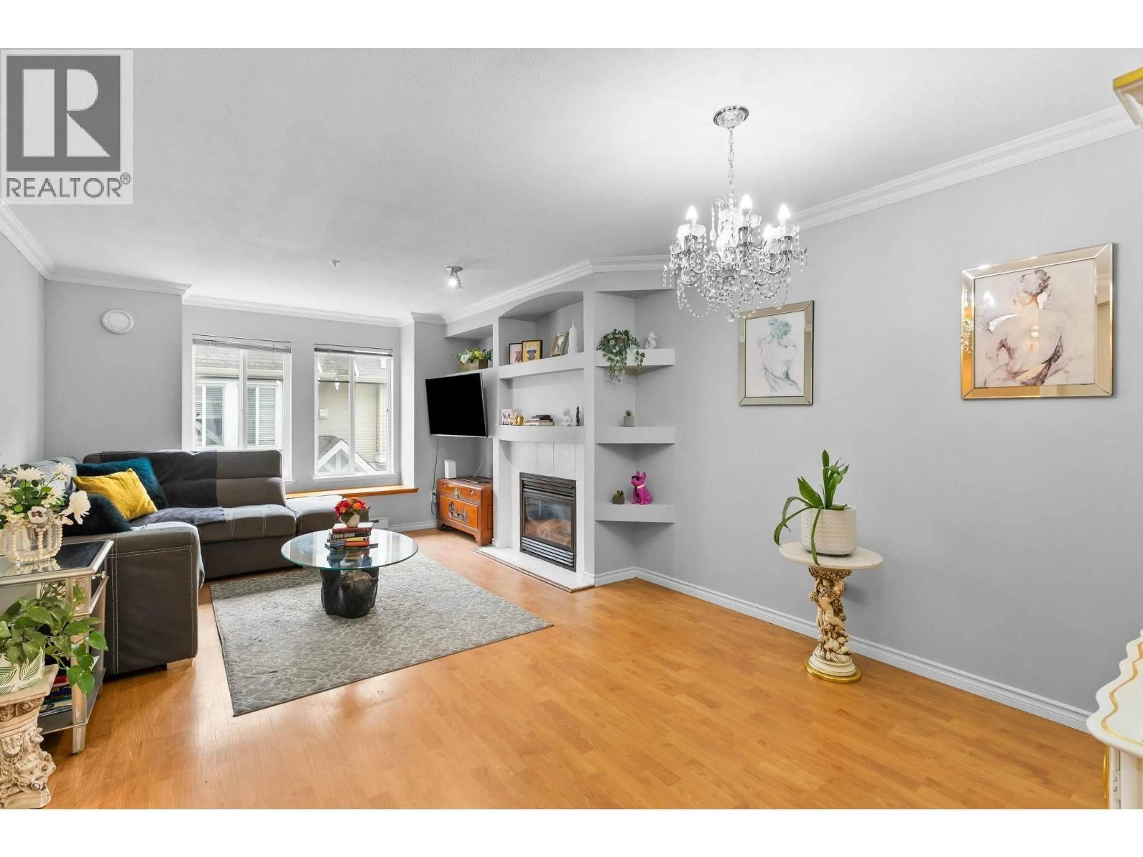 Living room with furniture, wood/laminate floor for 33 - 19141 124 AVENUE, Pitt Meadows British Columbia V3Y2V6