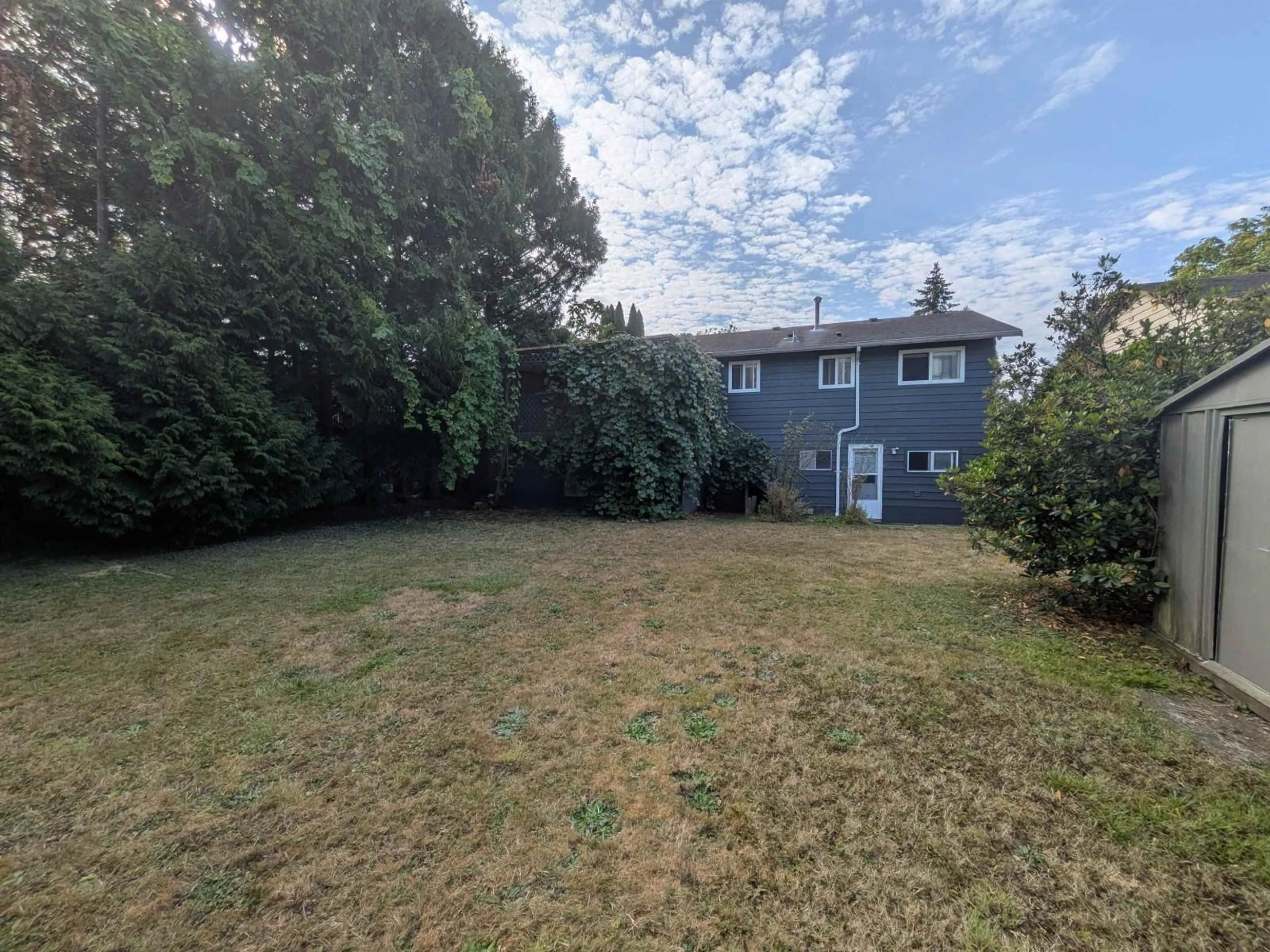 A pic from outside/outdoor area/front of a property/back of a property/a pic from drone, unknown for 19751 54A AVENUE, Langley British Columbia V3A3W4