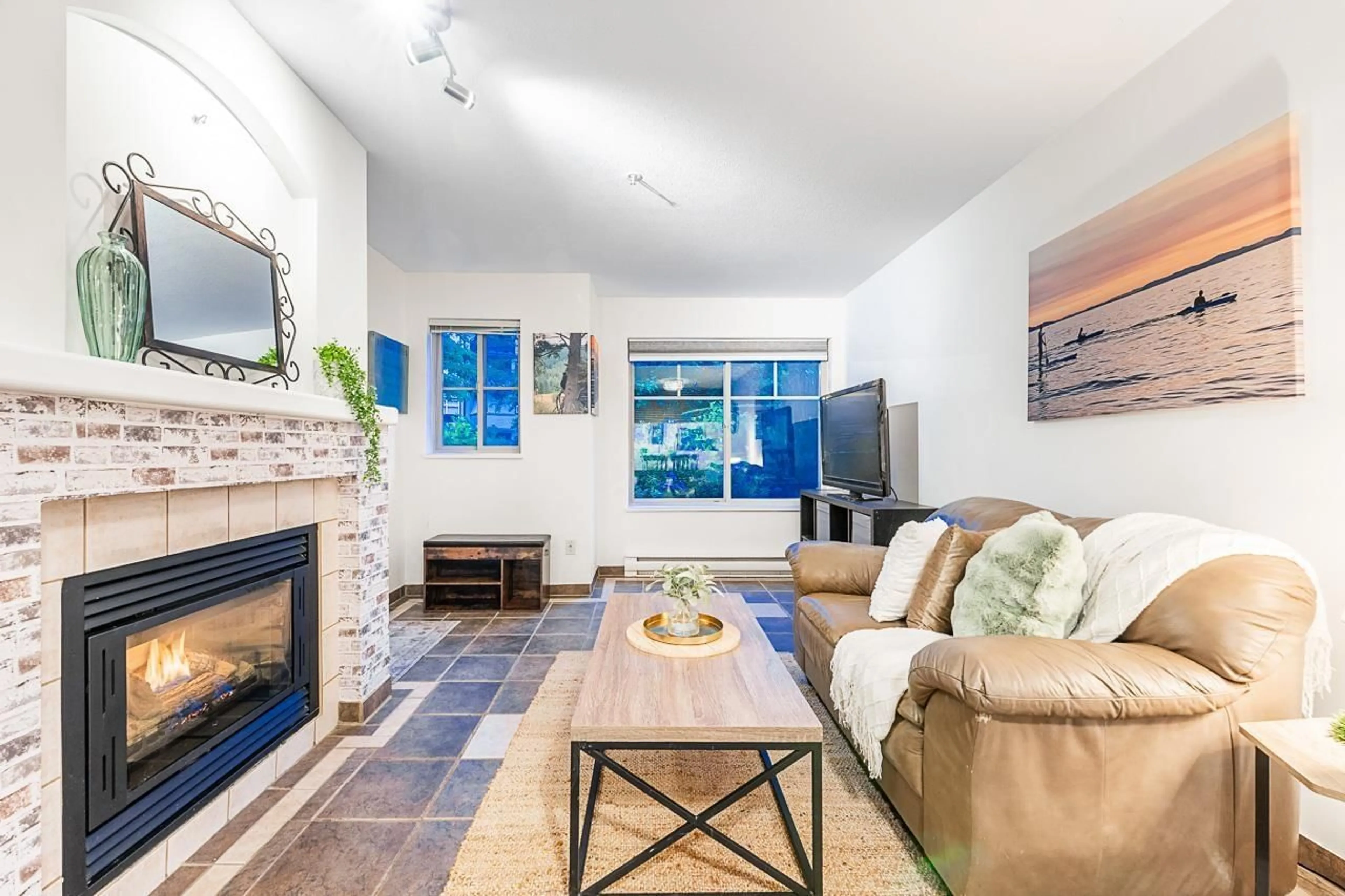 Living room with furniture, ceramic/tile floor for 136 - 27358 32 AVENUE, Langley British Columbia V4W3M5