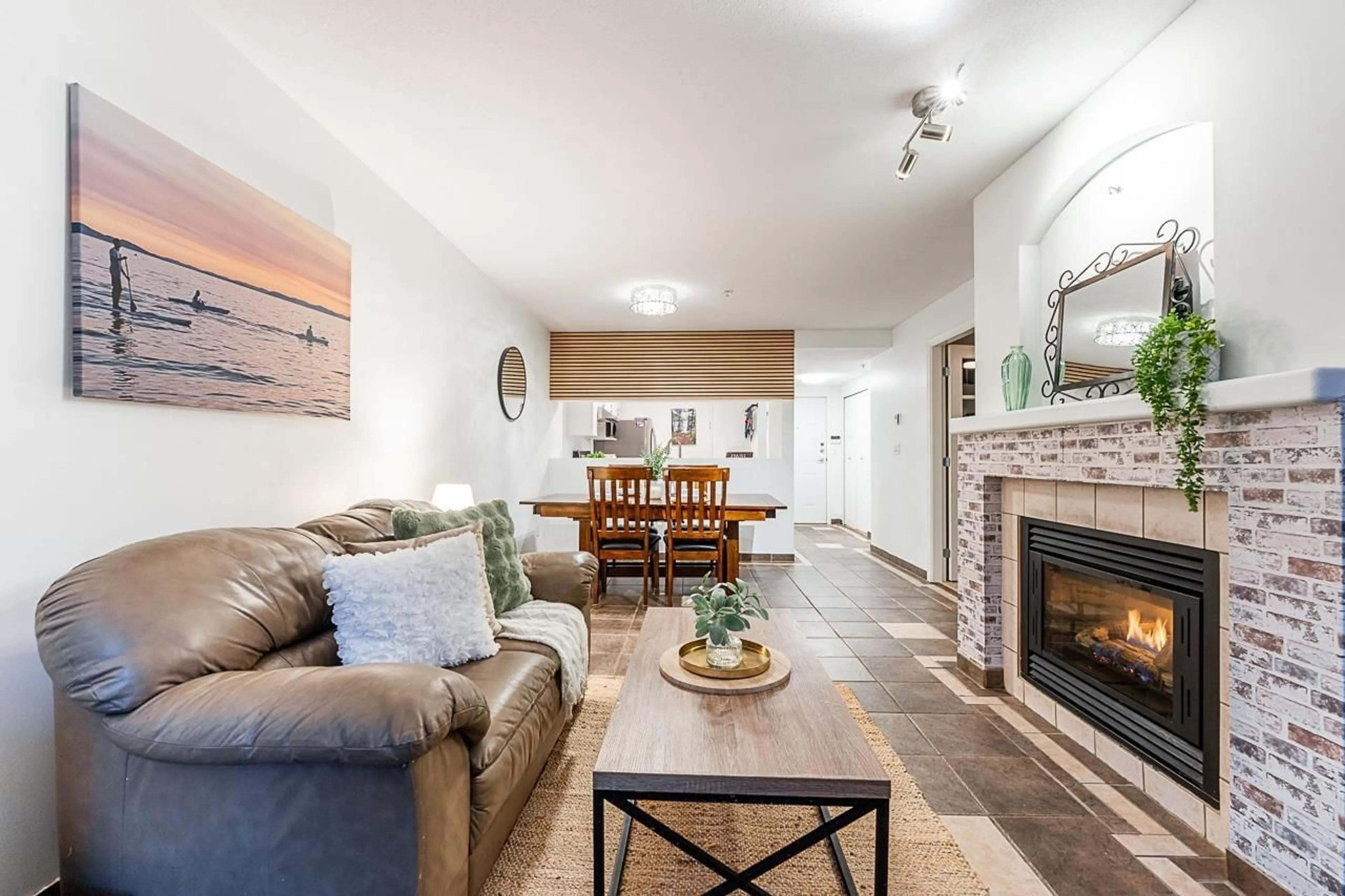 Living room with furniture, wood/laminate floor for 136 - 27358 32 AVENUE, Langley British Columbia V4W3M5
