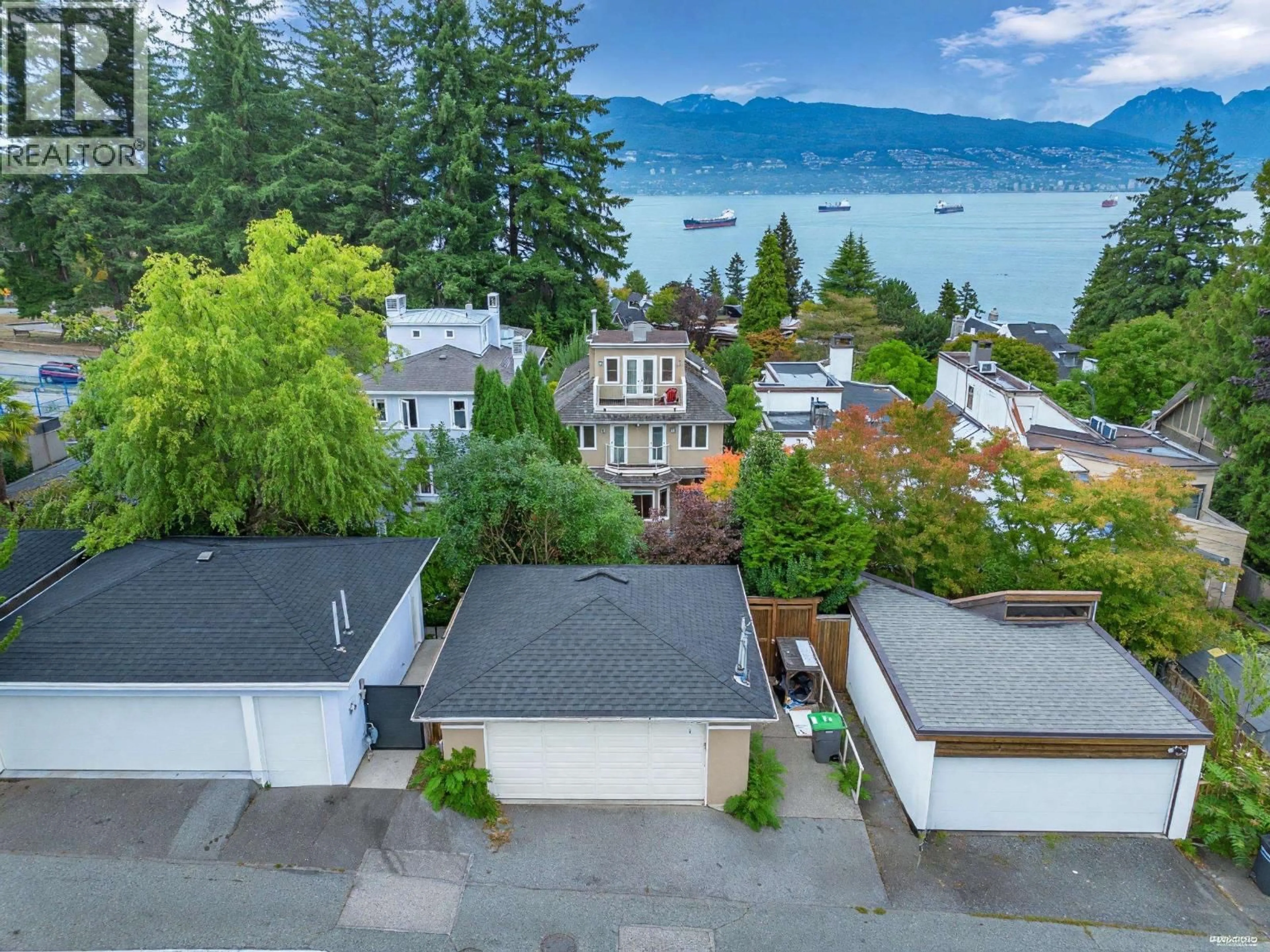 A pic from outside/outdoor area/front of a property/back of a property/a pic from drone, water/lake/river/ocean view for 4648 2ND AVENUE, Vancouver British Columbia V6R1L1