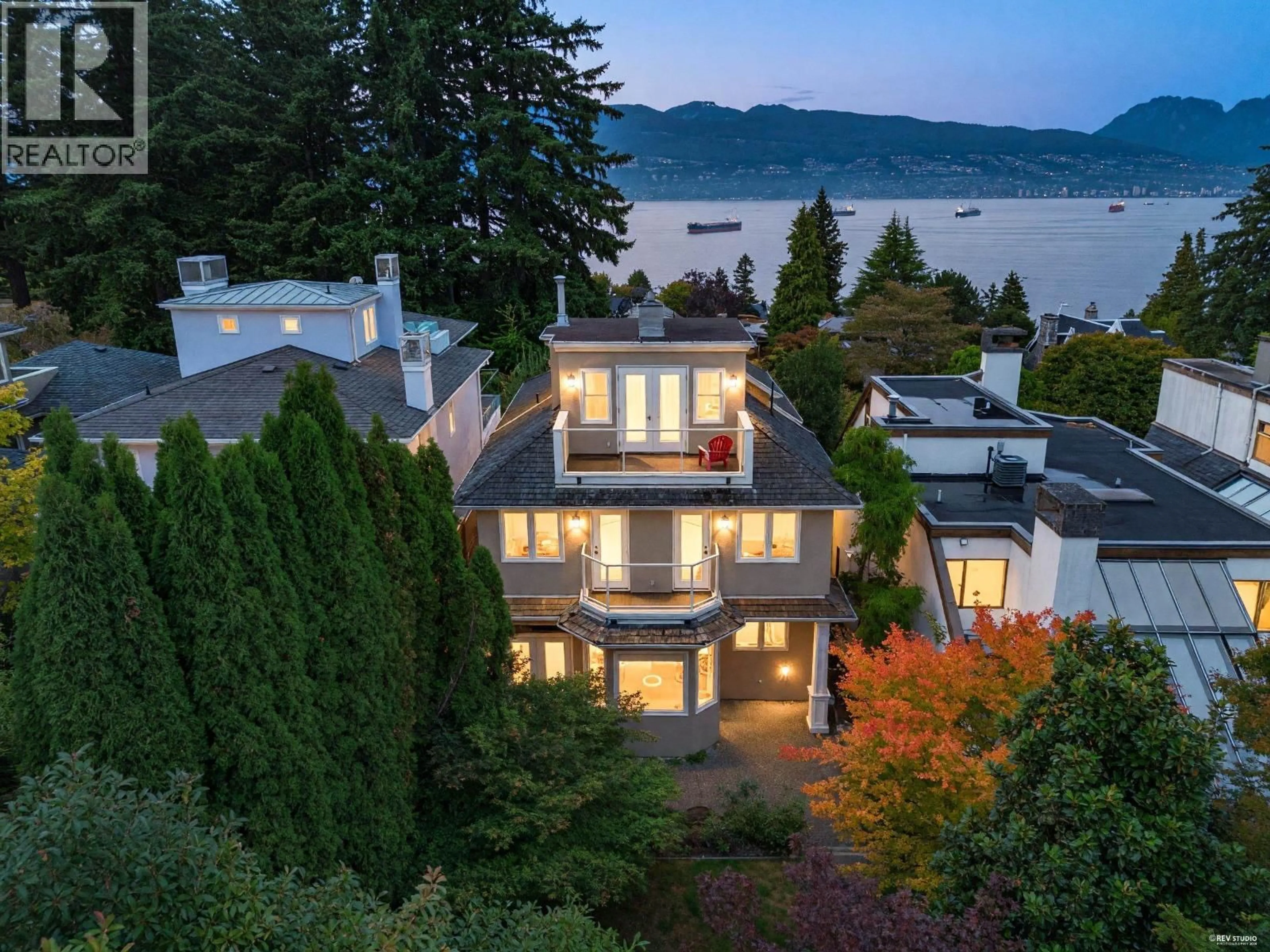 A pic from outside/outdoor area/front of a property/back of a property/a pic from drone, water/lake/river/ocean view for 4648 2ND AVENUE, Vancouver British Columbia V6R1L1