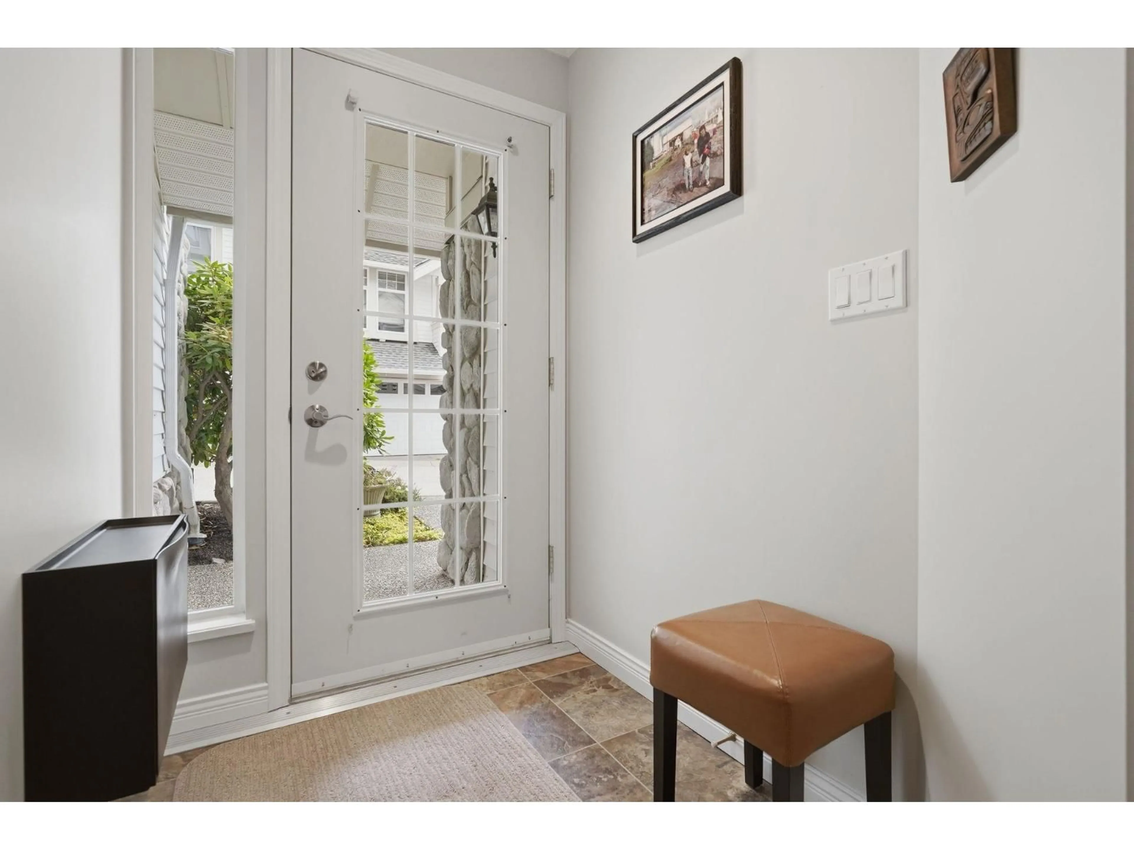 Indoor entryway for 24 - 15037 58 AVENUE, Surrey British Columbia V3S8Z5