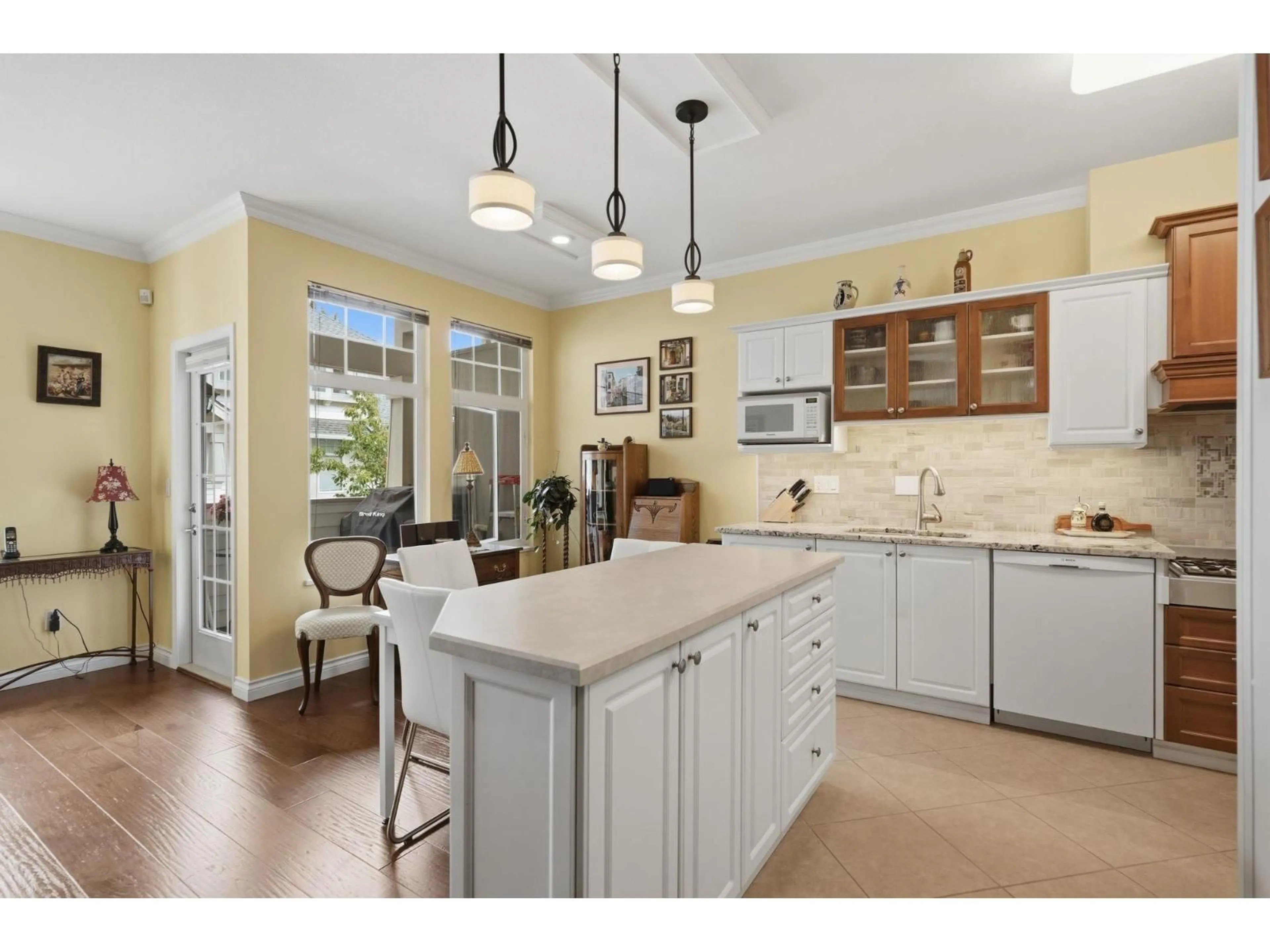 Open concept kitchen, ceramic/tile floor for 24 - 15037 58 AVENUE, Surrey British Columbia V3S8Z5