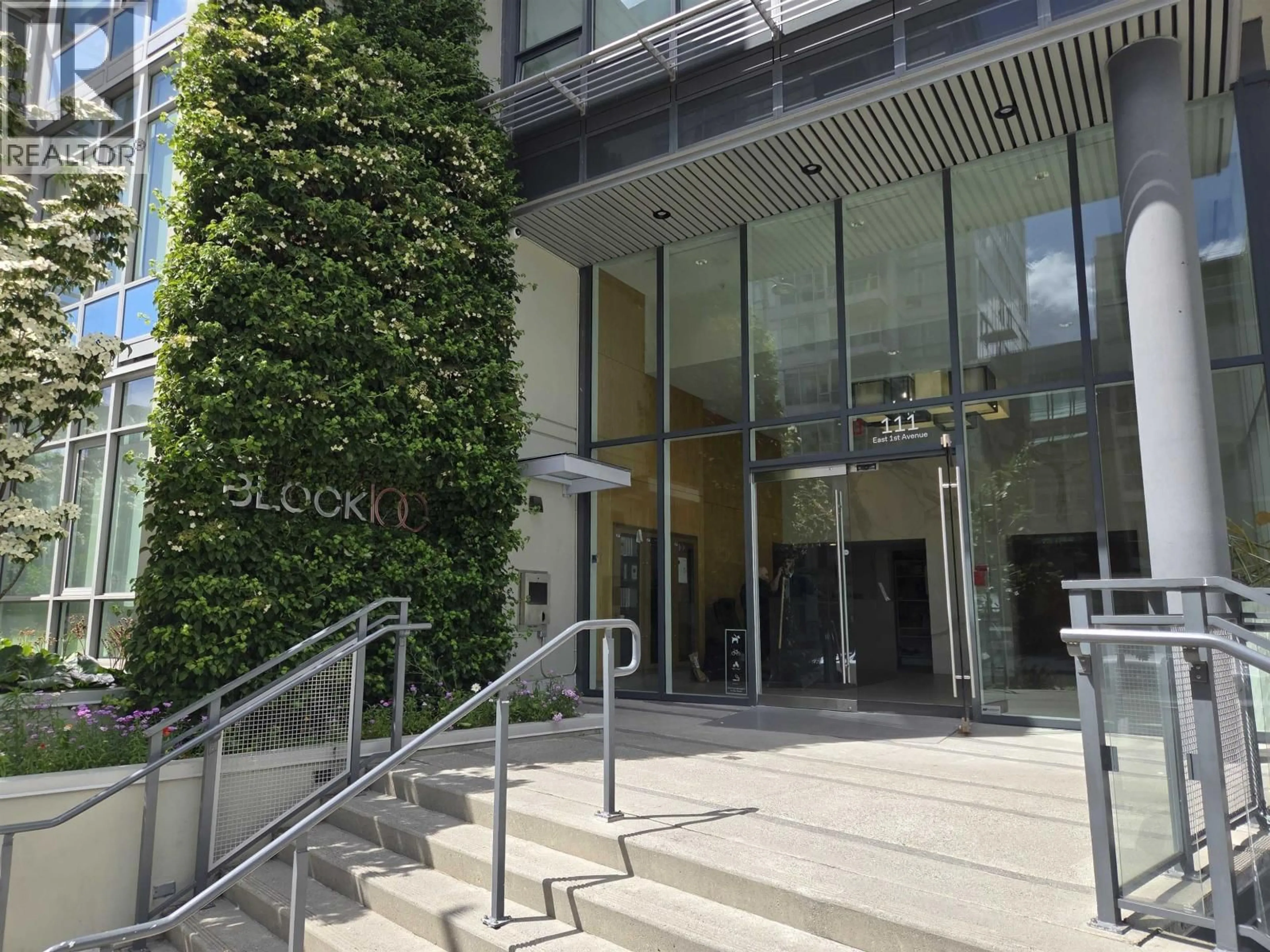 Indoor foyer for 905 - 111 1ST AVENUE, Vancouver British Columbia V6A0E9