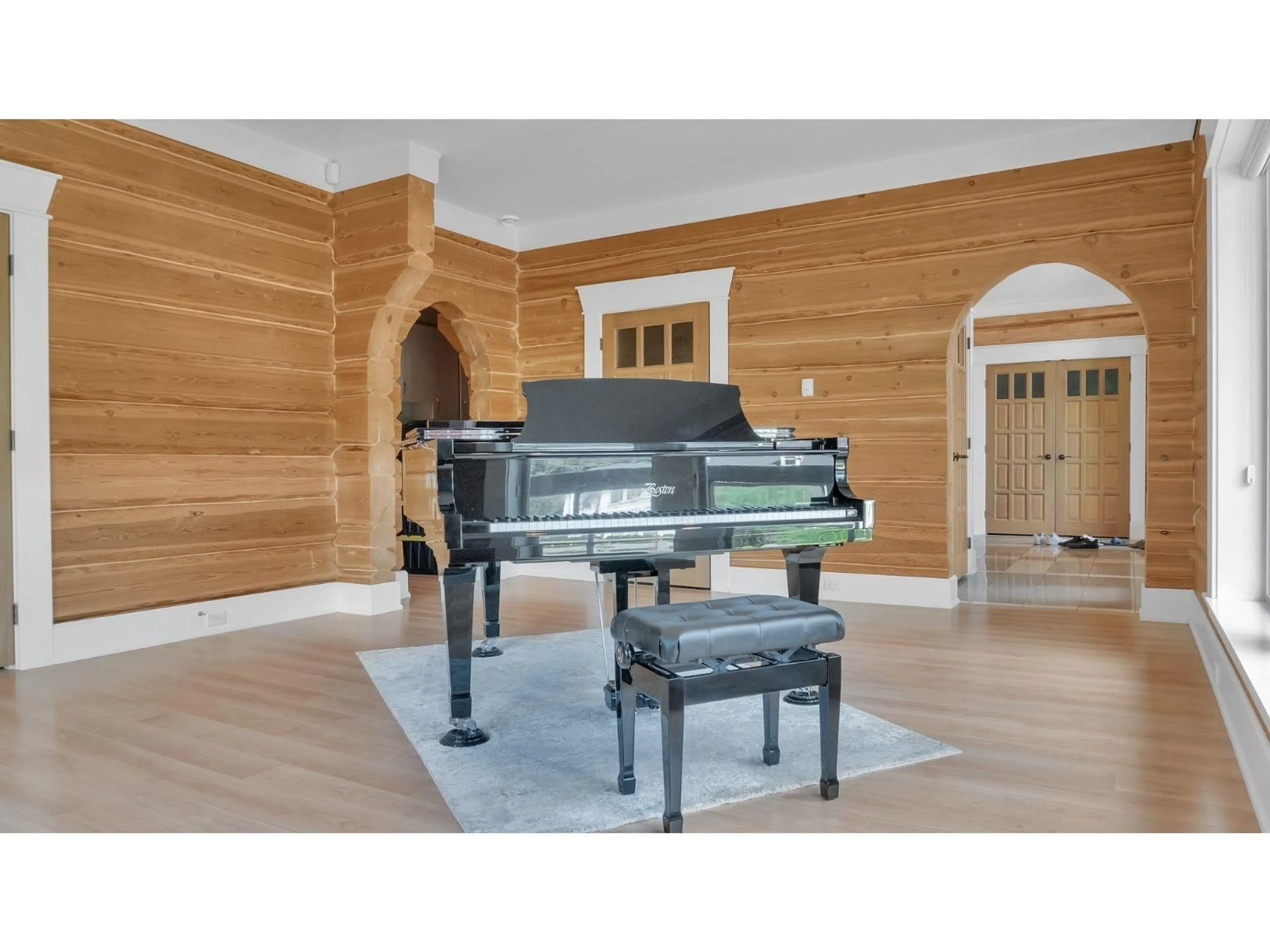 Indoor foyer for 16354 30B AVENUE, Surrey British Columbia V3Z0E3