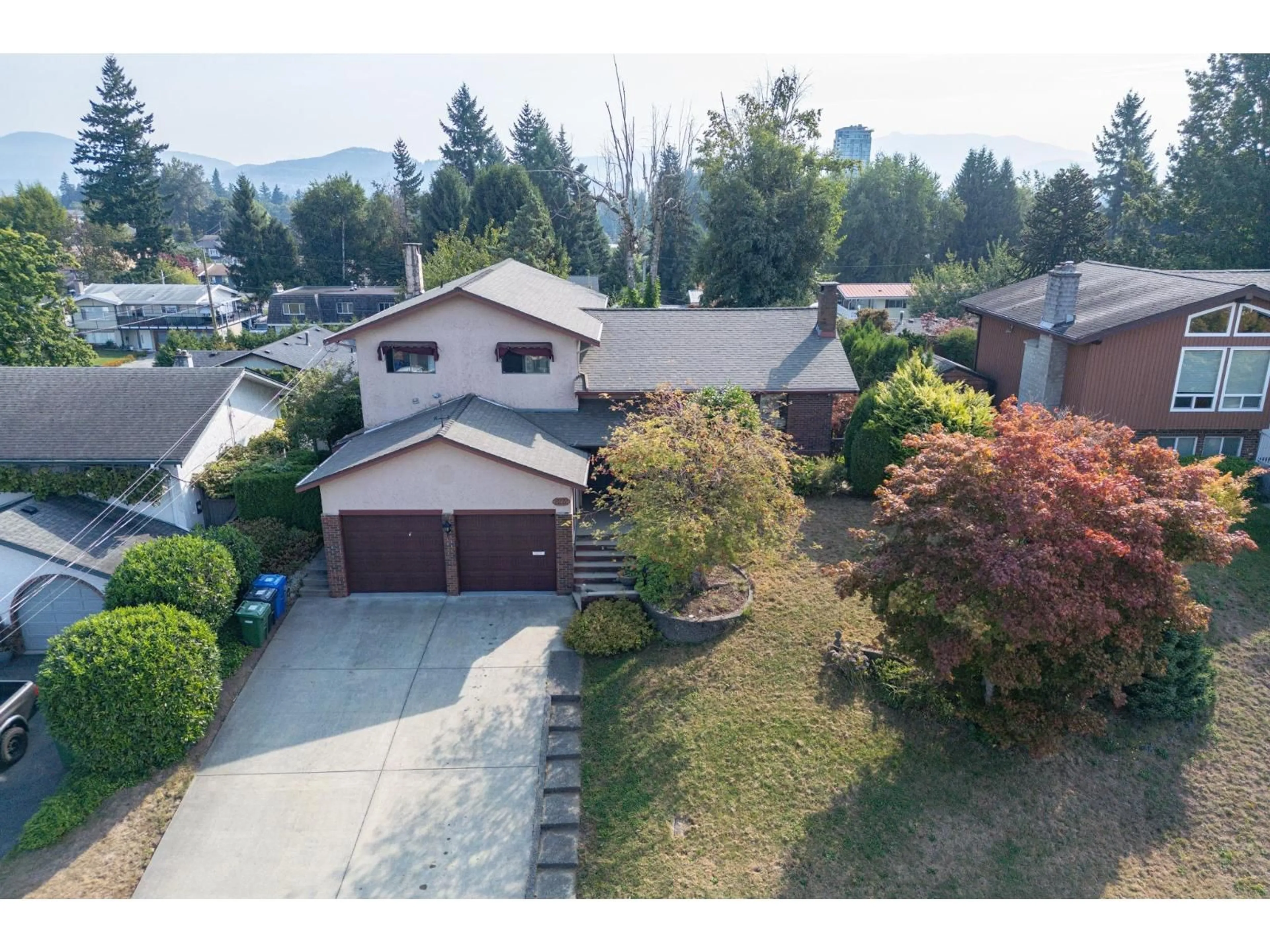 A pic from outside/outdoor area/front of a property/back of a property/a pic from drone, mountain view for 2272 BEVAN CRESCENT, Abbotsford British Columbia V2T3Z5