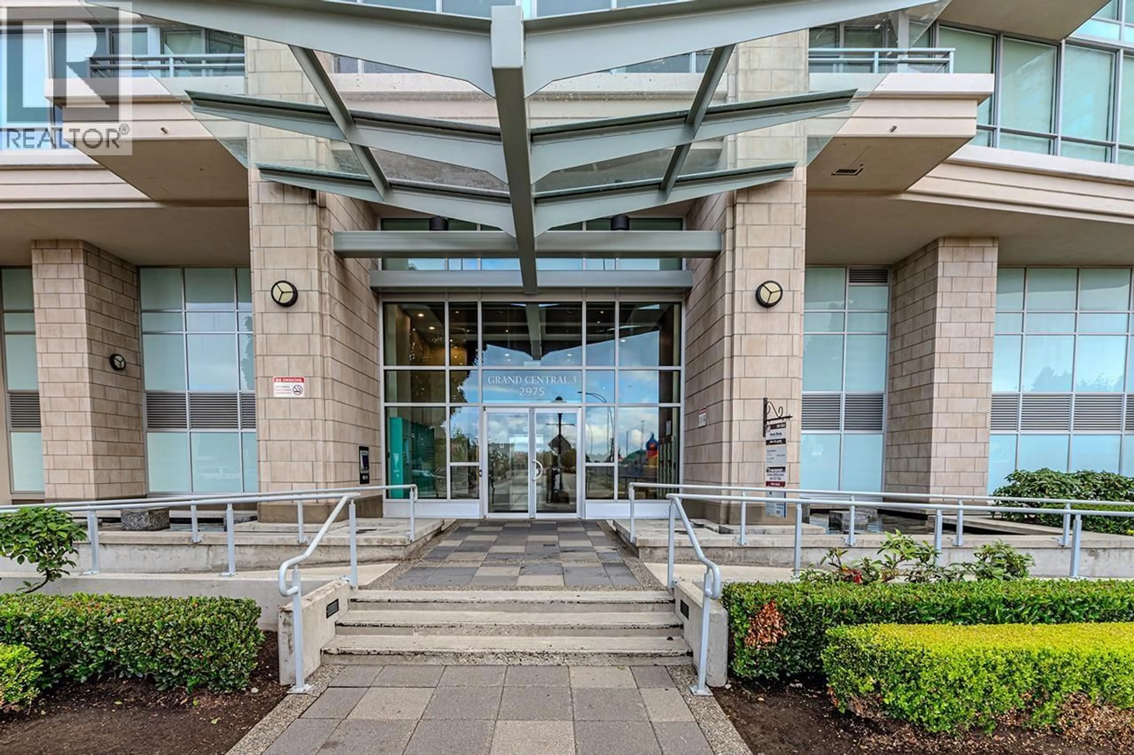 Indoor foyer for 905 - 2975 ATLANTIC AVENUE, Coquitlam British Columbia V3B0C5