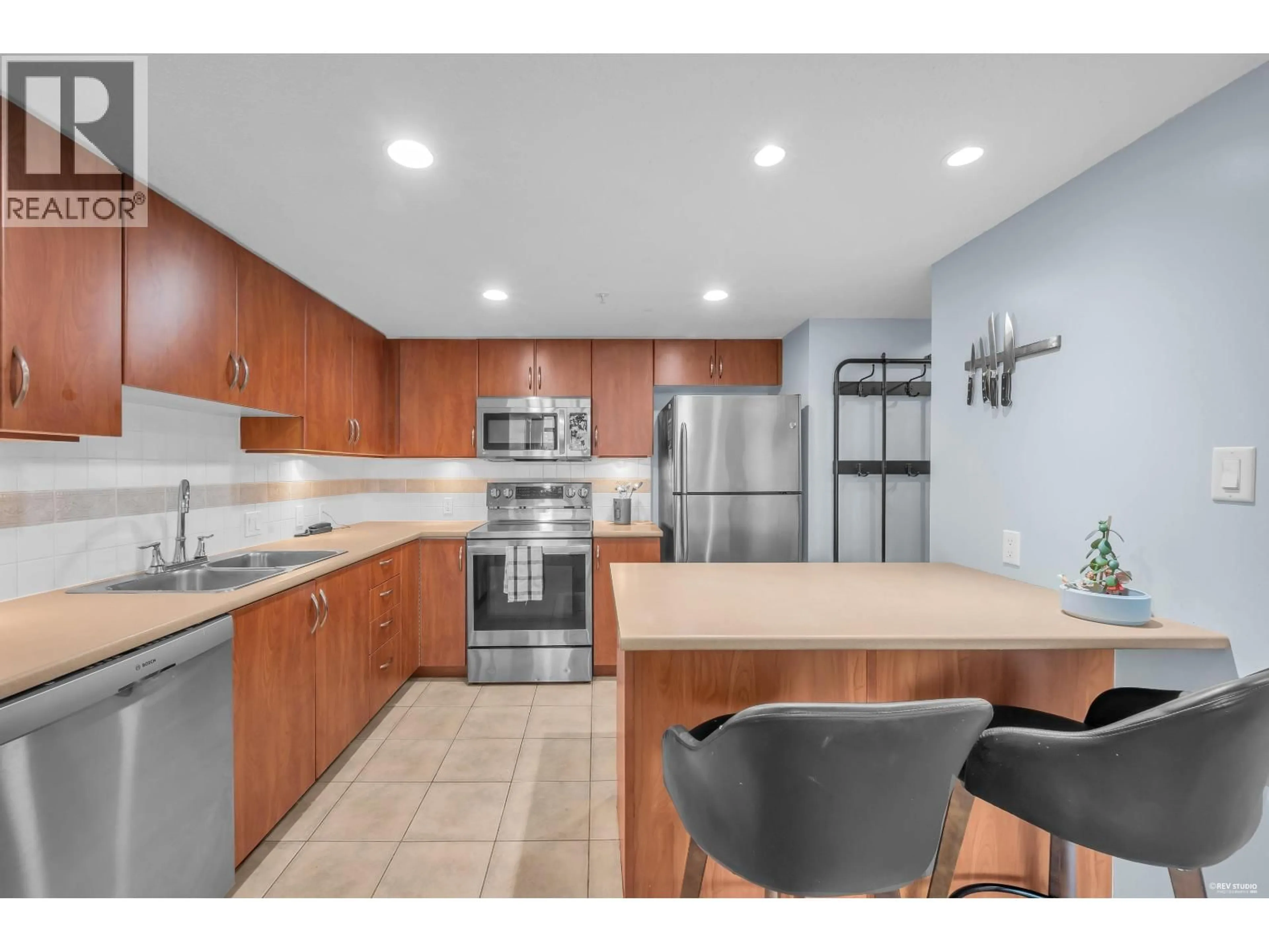 Standard kitchen, ceramic/tile floor for 804 - 615 HAMILTON STREET, New Westminster British Columbia V3M7A7