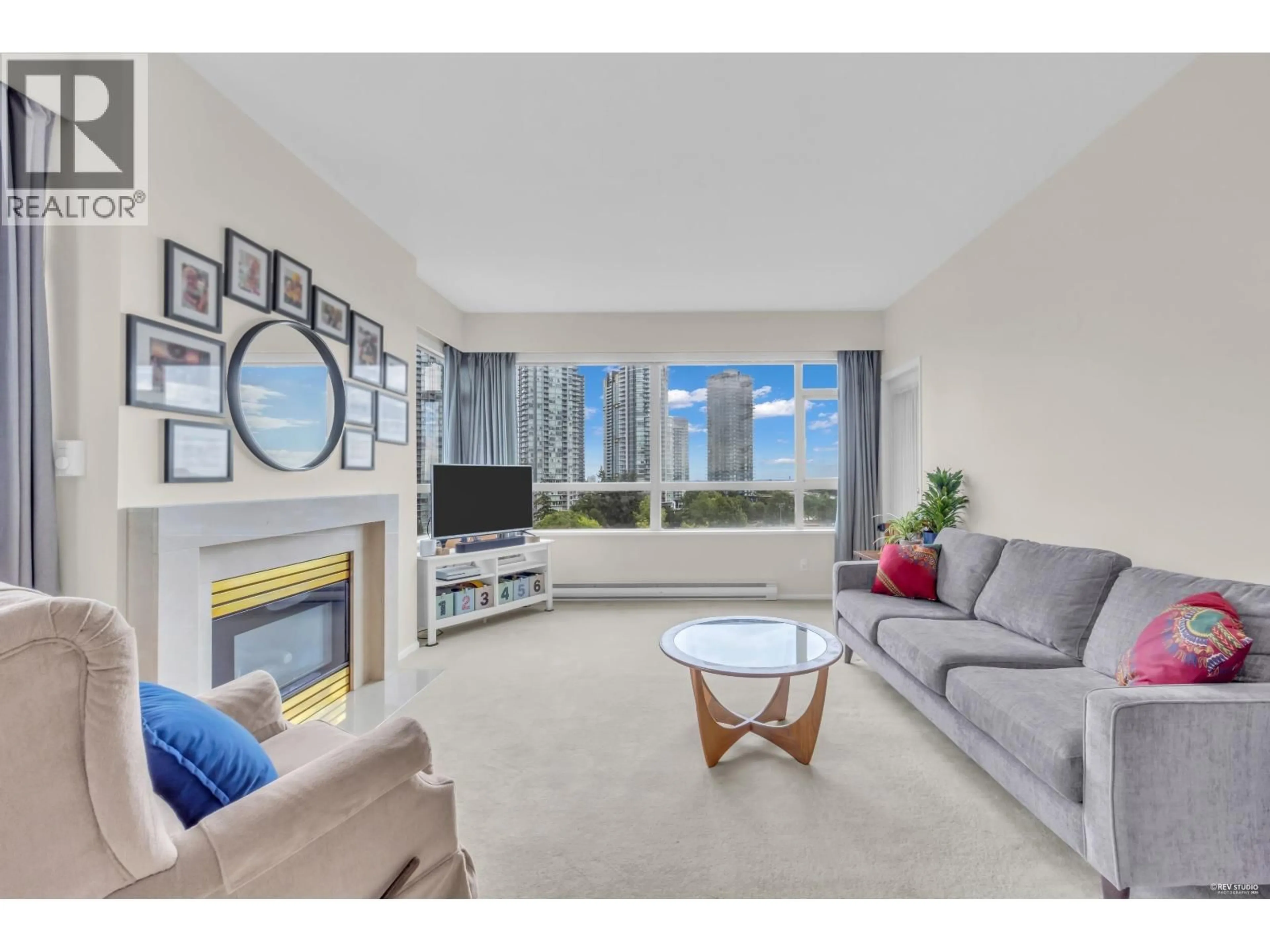 Living room with furniture, unknown for 901 - 6521 BONSOR AVENUE, Burnaby British Columbia V5H4N3