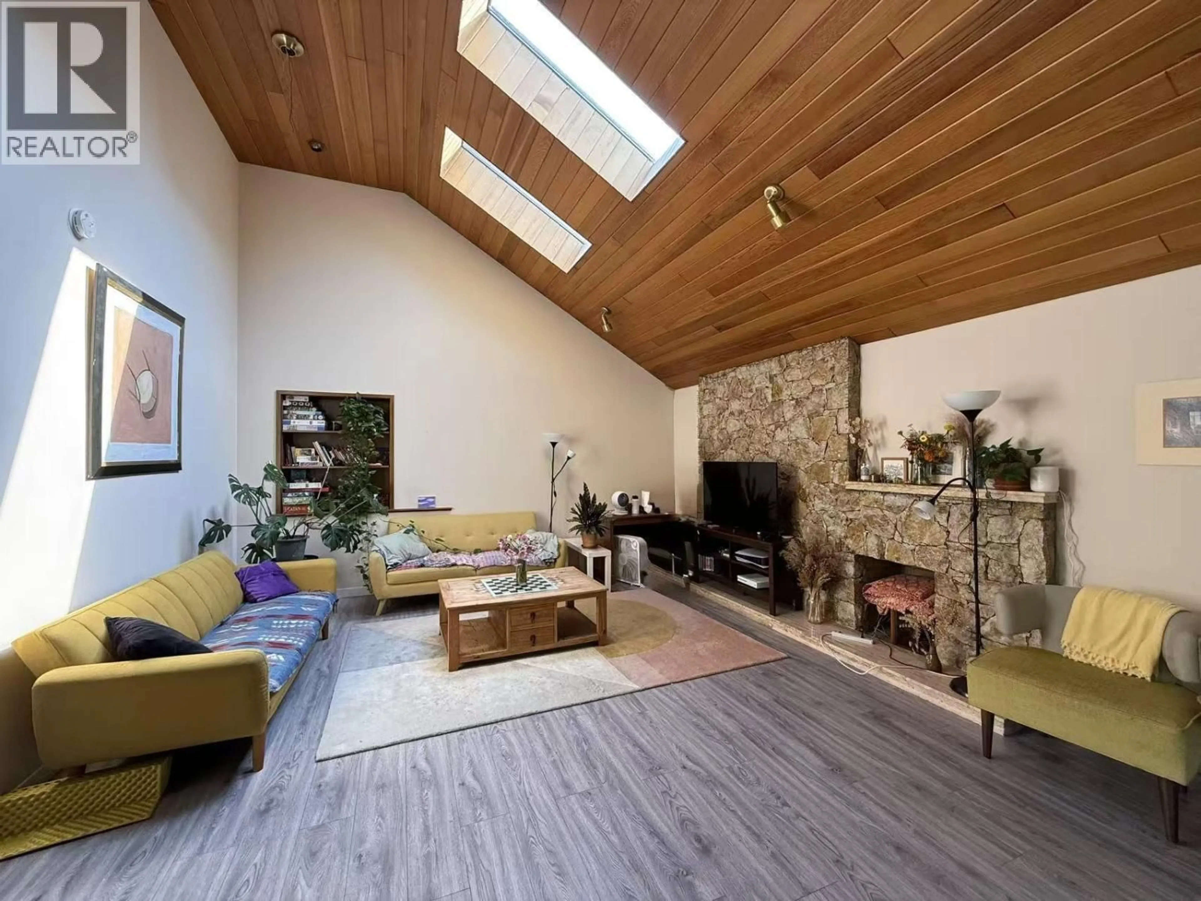 Living room with furniture, wood/laminate floor for 3848 38TH AVENUE, Vancouver British Columbia V6N2Y4