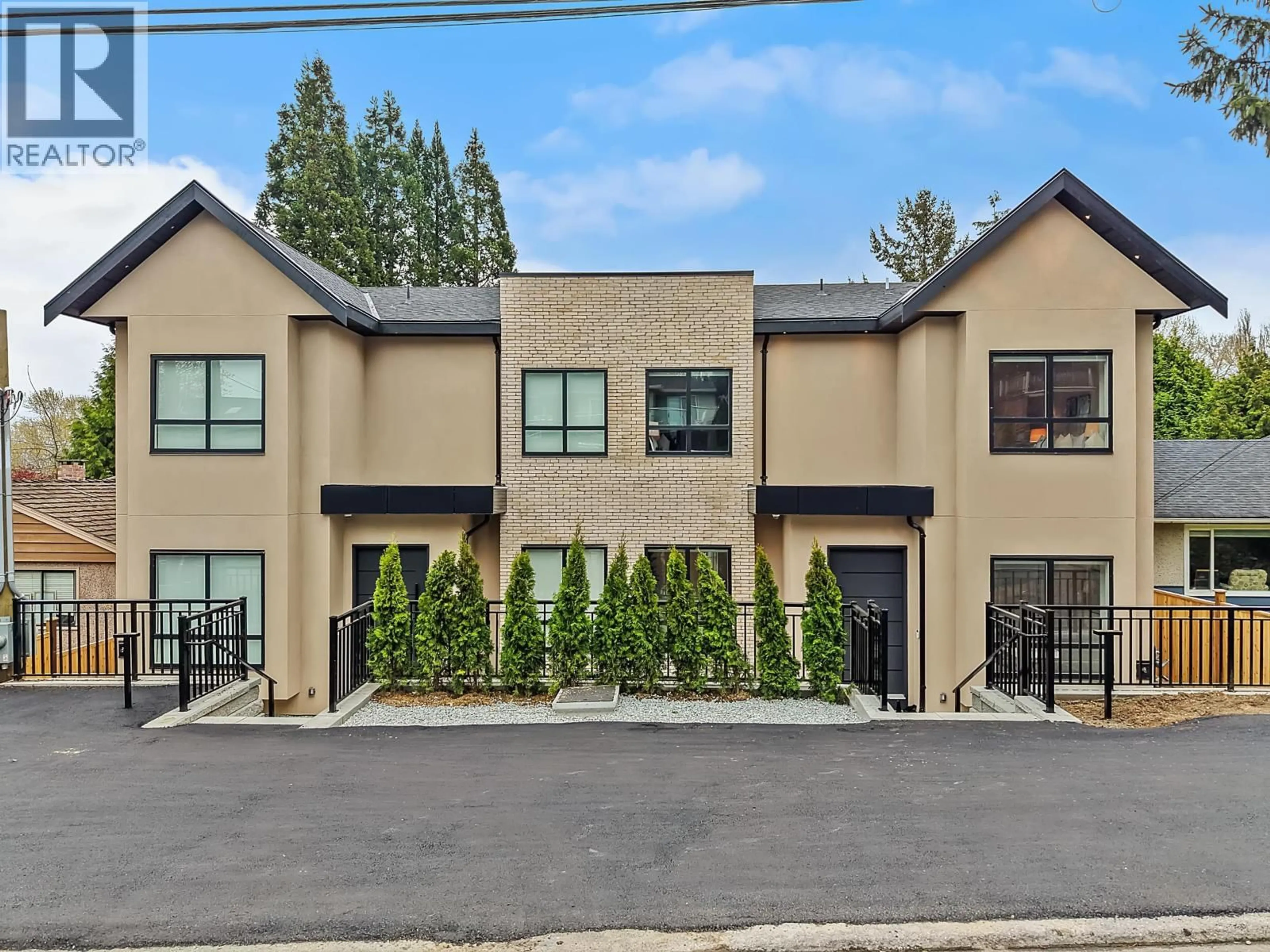 Unknown for 2 - 6070 ELGIN AVENUE, Burnaby British Columbia V5H3S4