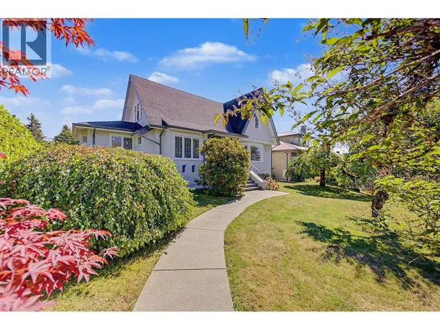 952 GRAND BOULEVARD, North Vancouver 2