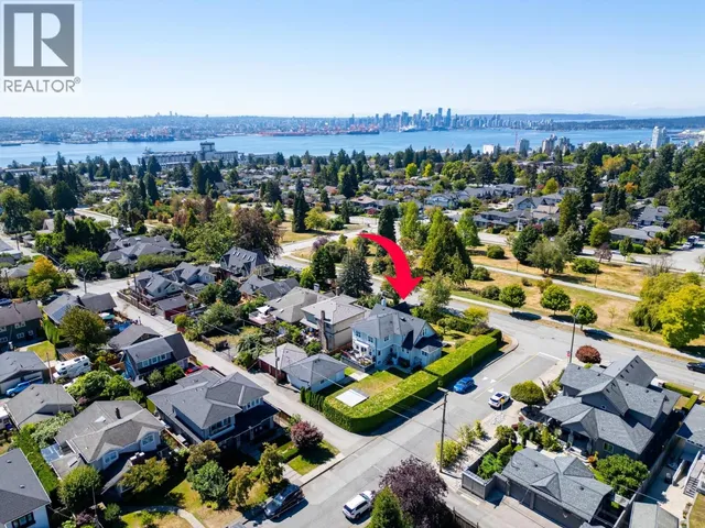 952 GRAND BOULEVARD, North Vancouver 3