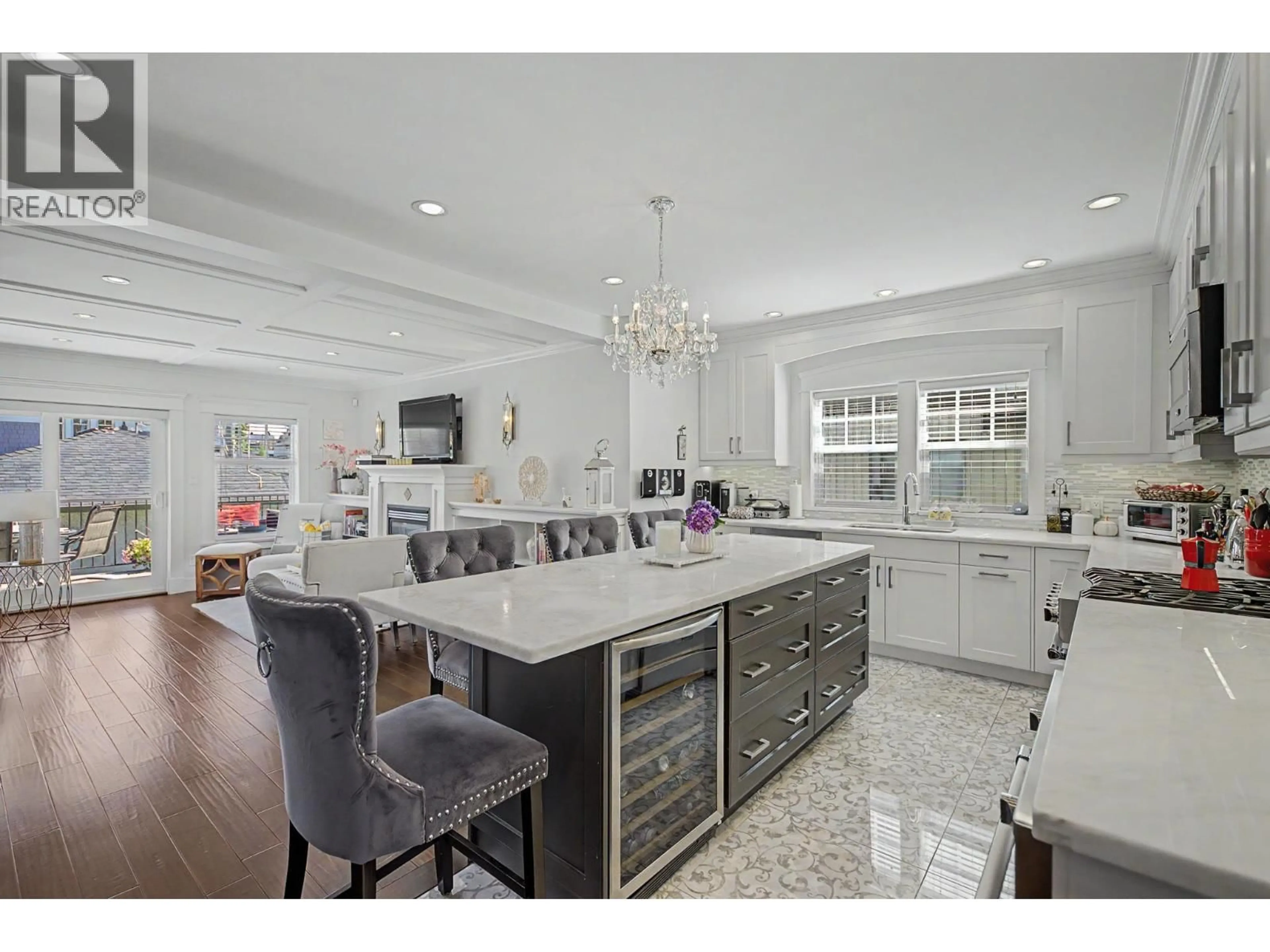 Open concept kitchen, ceramic/tile floor for 952 GRAND BOULEVARD, North Vancouver British Columbia V7L3W8