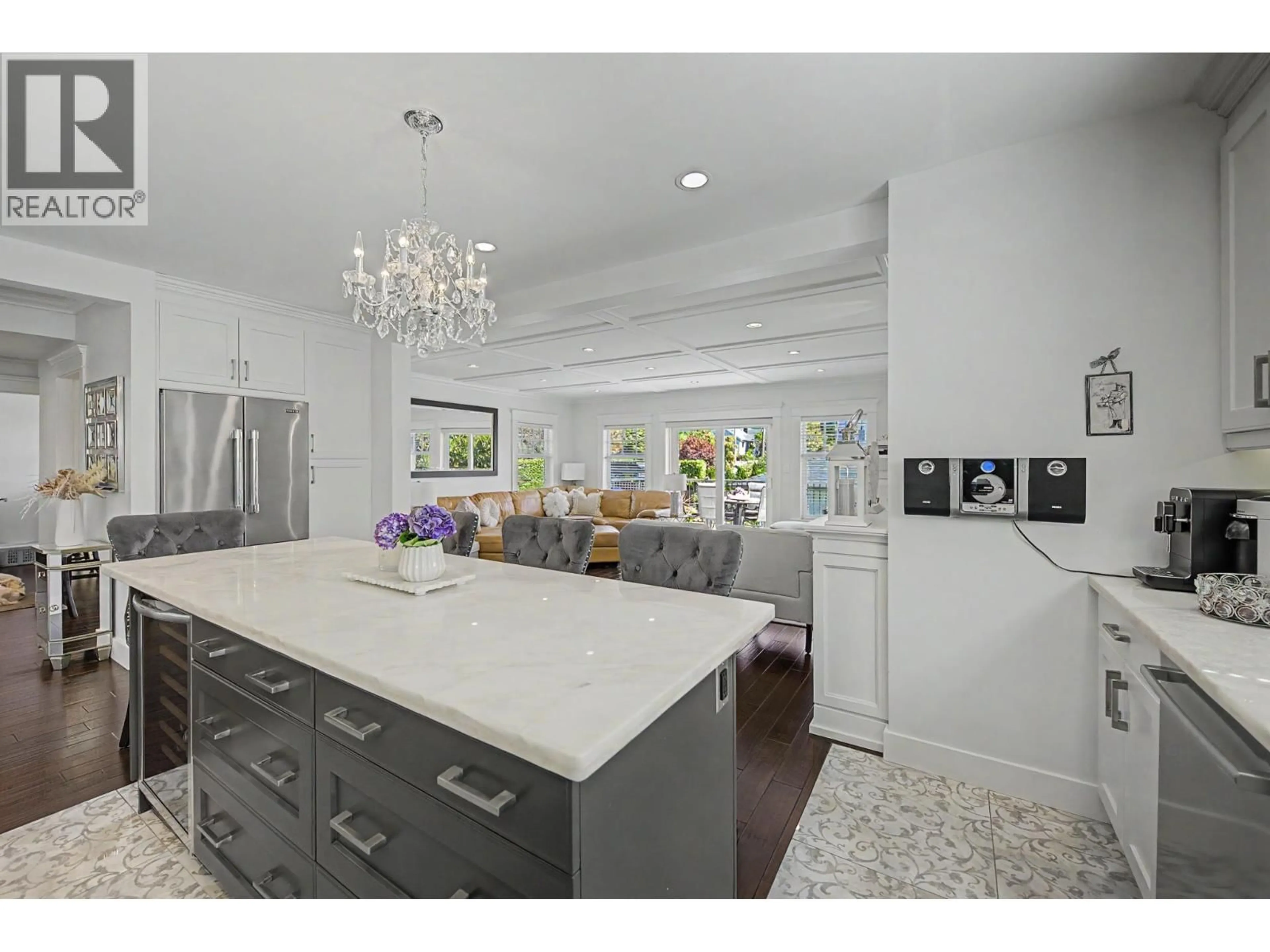 Open concept kitchen, ceramic/tile floor for 952 GRAND BOULEVARD, North Vancouver British Columbia V7L3W8