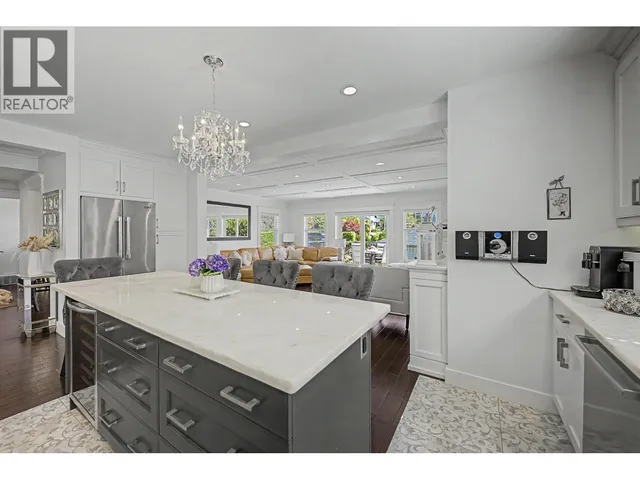 952 GRAND BOULEVARD, North Vancouver 5