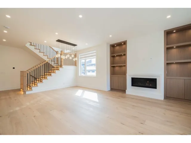 16586 22 AVENUE, Surrey 2