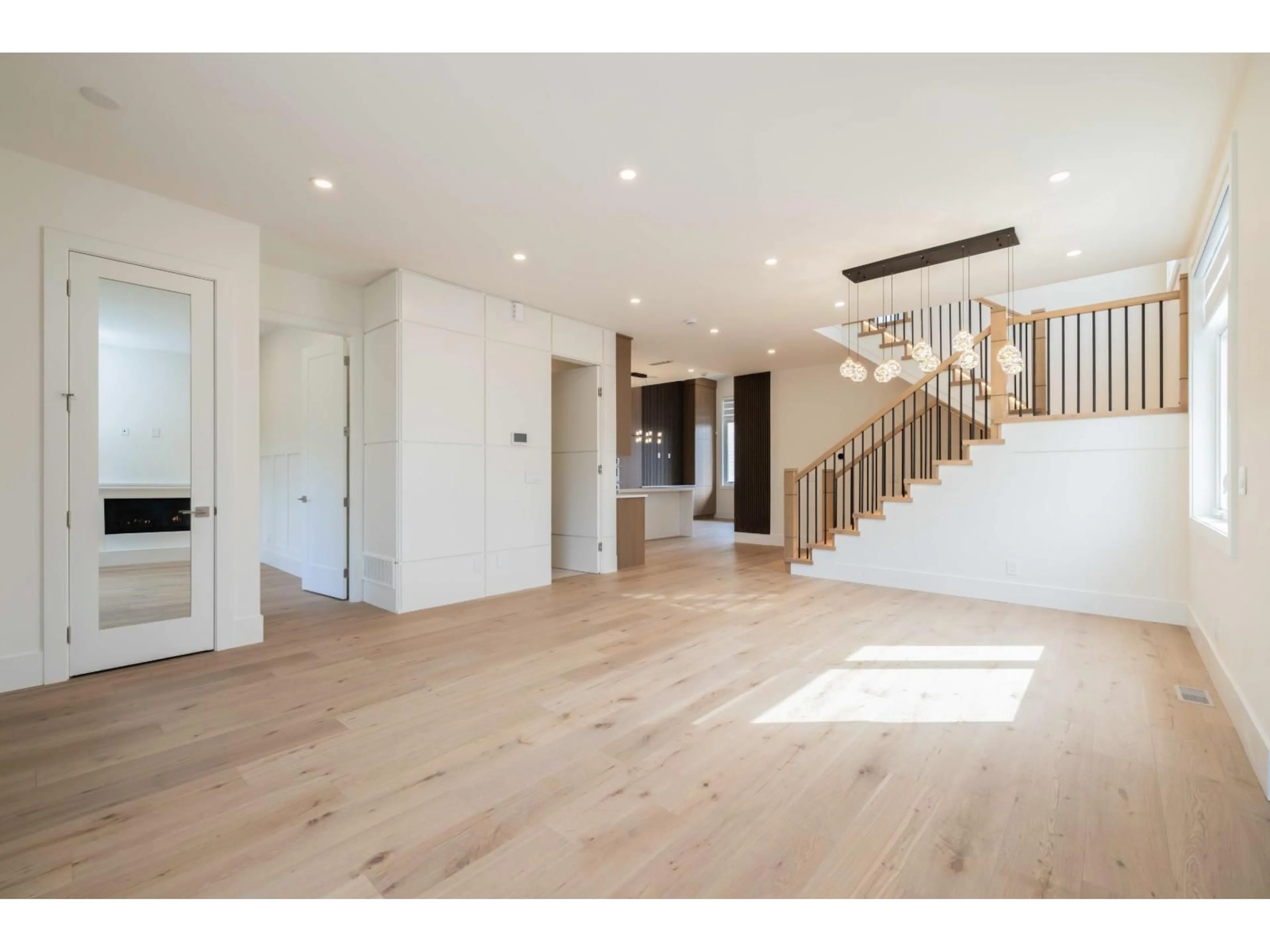 Indoor entryway for 16586 22 AVENUE, Surrey British Columbia V3Z0V5