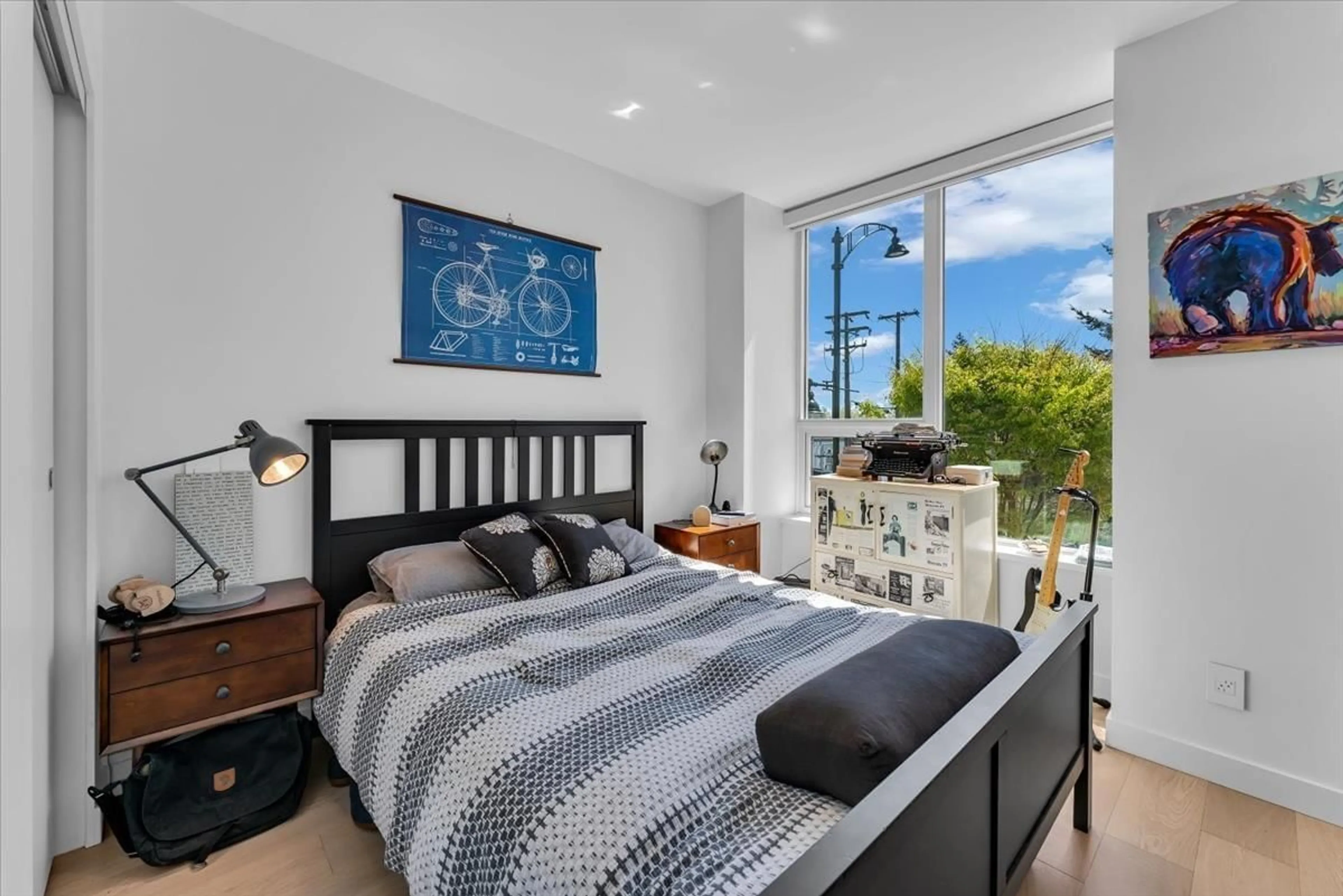 Bedroom with bed, unknown for 104 - 15165 THRIFT AVENUE, Surrey British Columbia V4B0C1