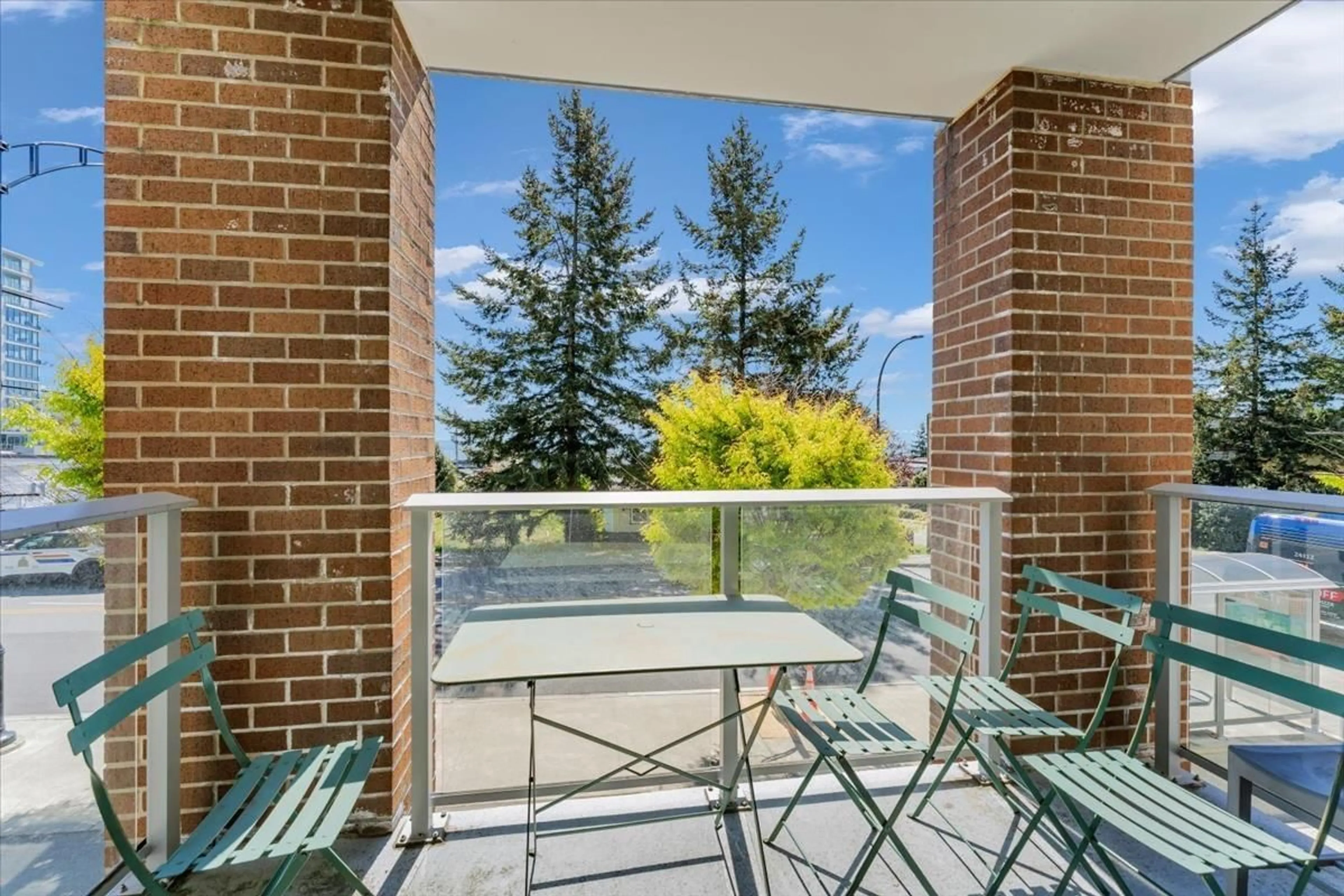 Patio, water/lake/river/ocean view for 104 - 15165 THRIFT AVENUE, Surrey British Columbia V4B0C1