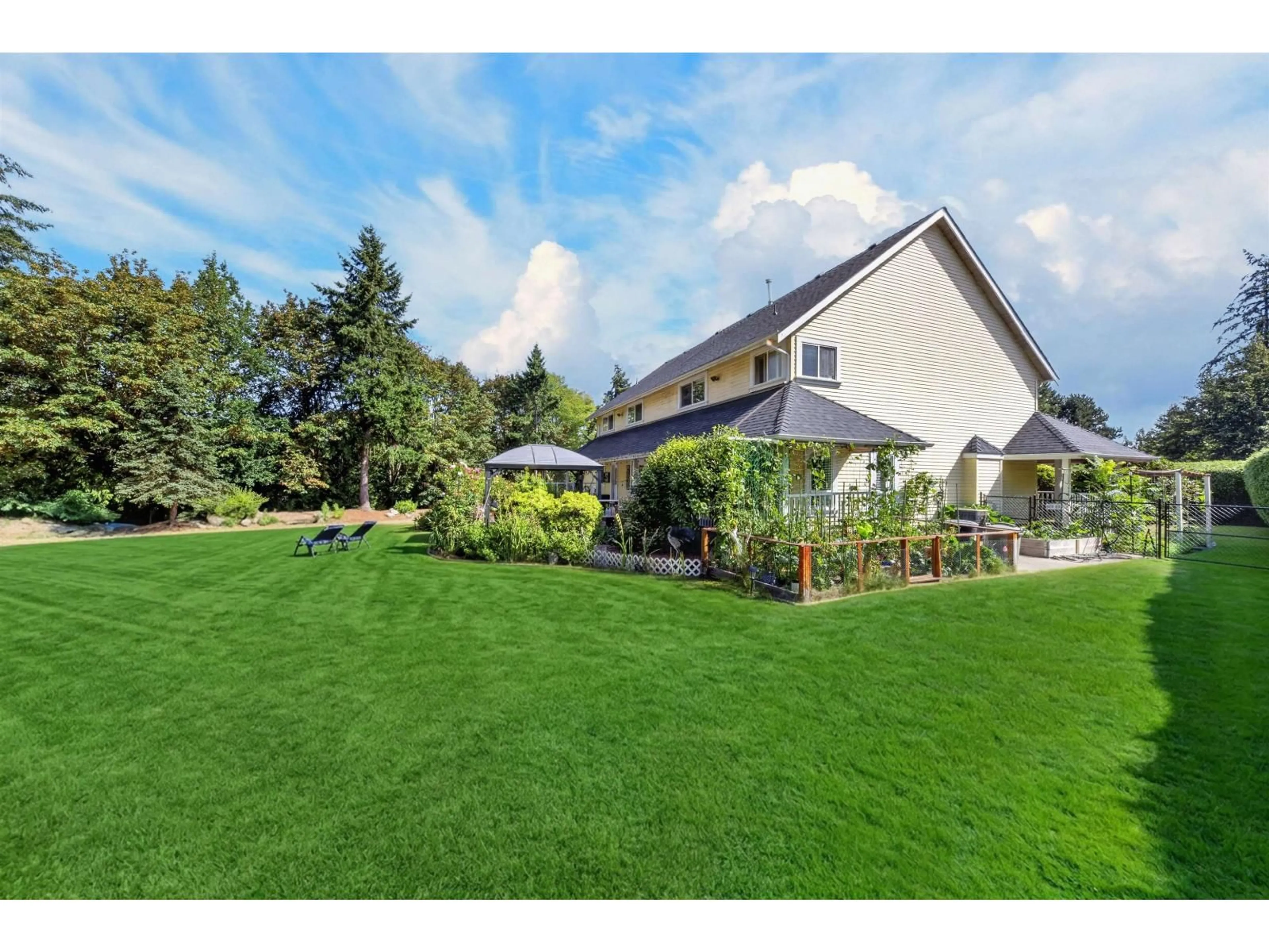 A pic from outside/outdoor area/front of a property/back of a property/a pic from drone, mountain view for 17377 28A AVENUE, Surrey British Columbia V3Z0E7