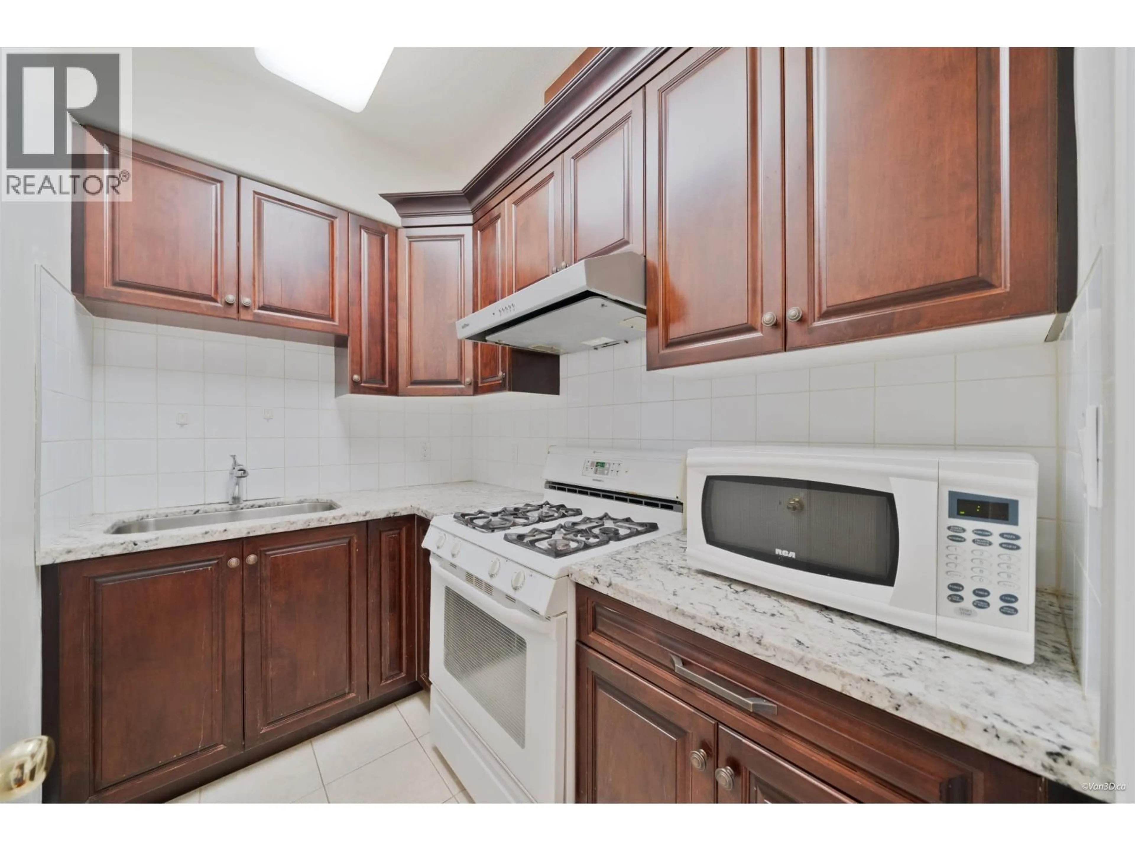 Standard kitchen, ceramic/tile floor for 7157 RIDGEVIEW DRIVE, Burnaby British Columbia V5A4S1
