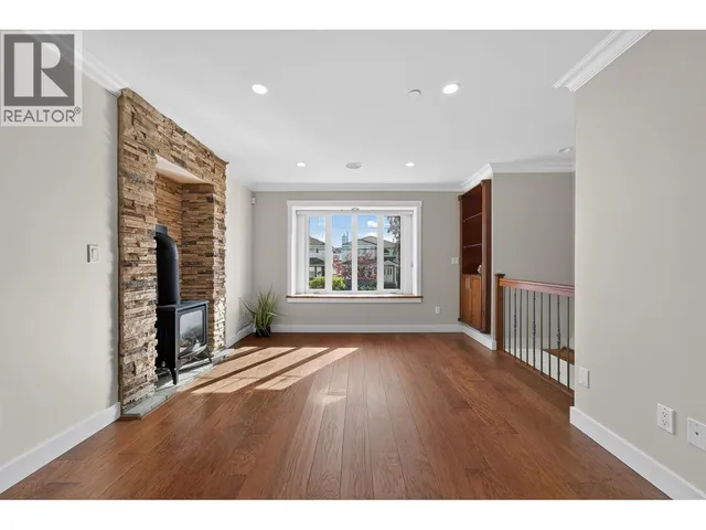 6167 COMMERCIAL STREET, Vancouver 4