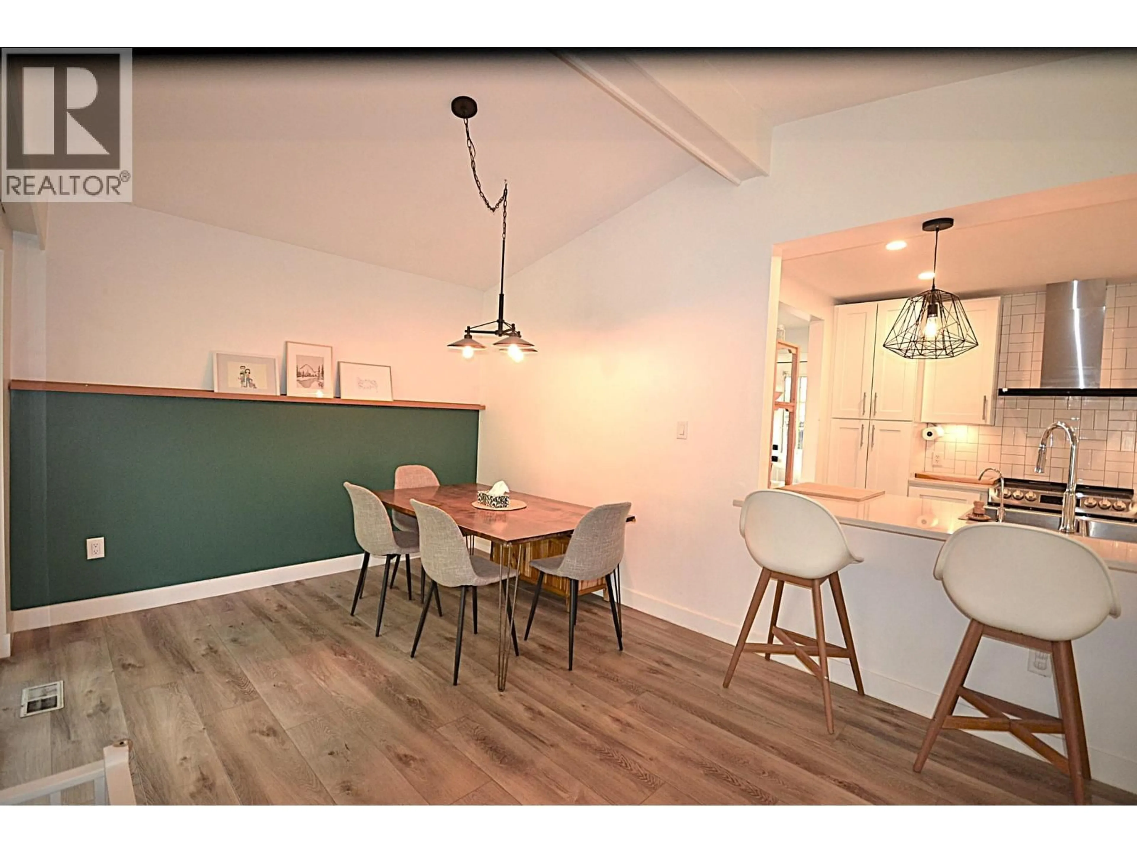 Dining room, wood/laminate floor for 2280 KING ALBERT AVENUE, Coquitlam British Columbia V3J1Z5