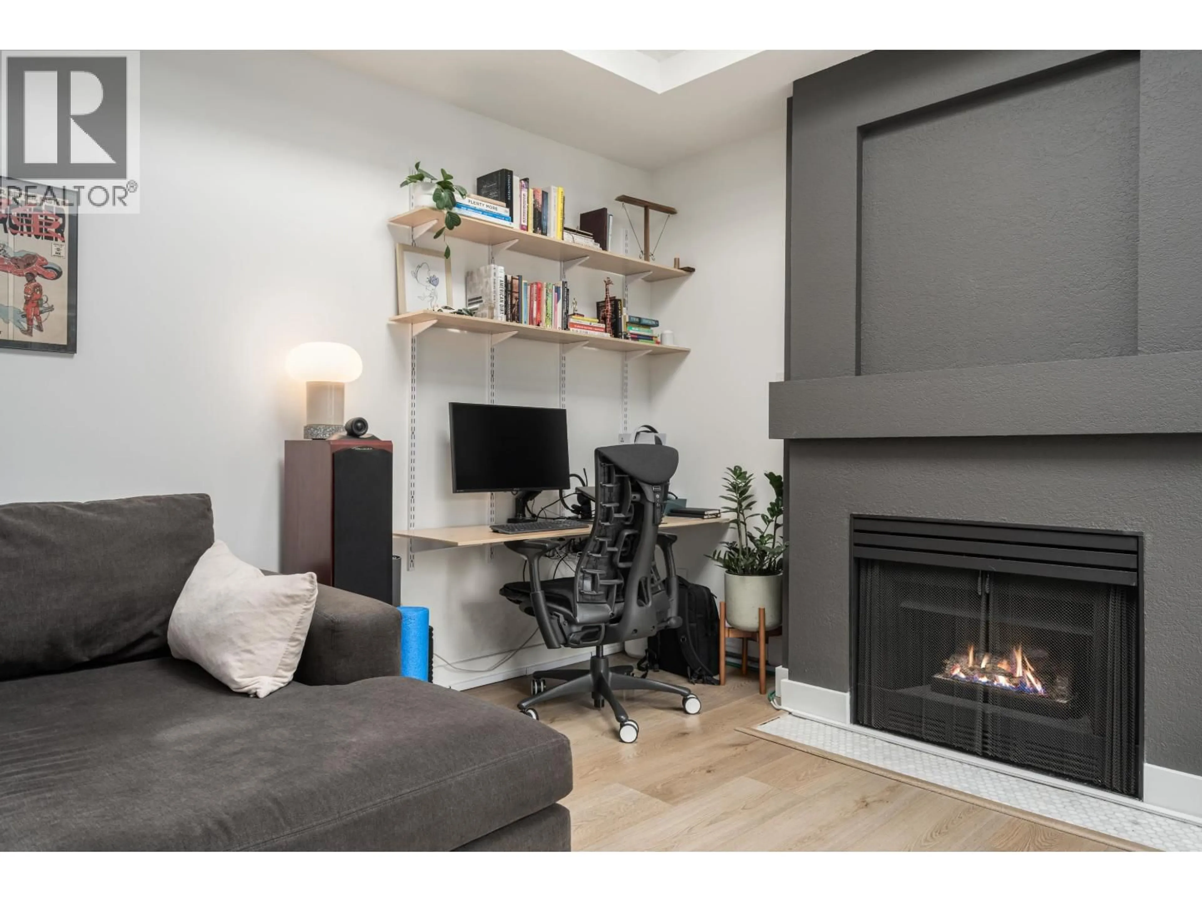 Living room with furniture, wood/laminate floor for 407 - 1333 7TH AVENUE, Vancouver British Columbia V6H1B8