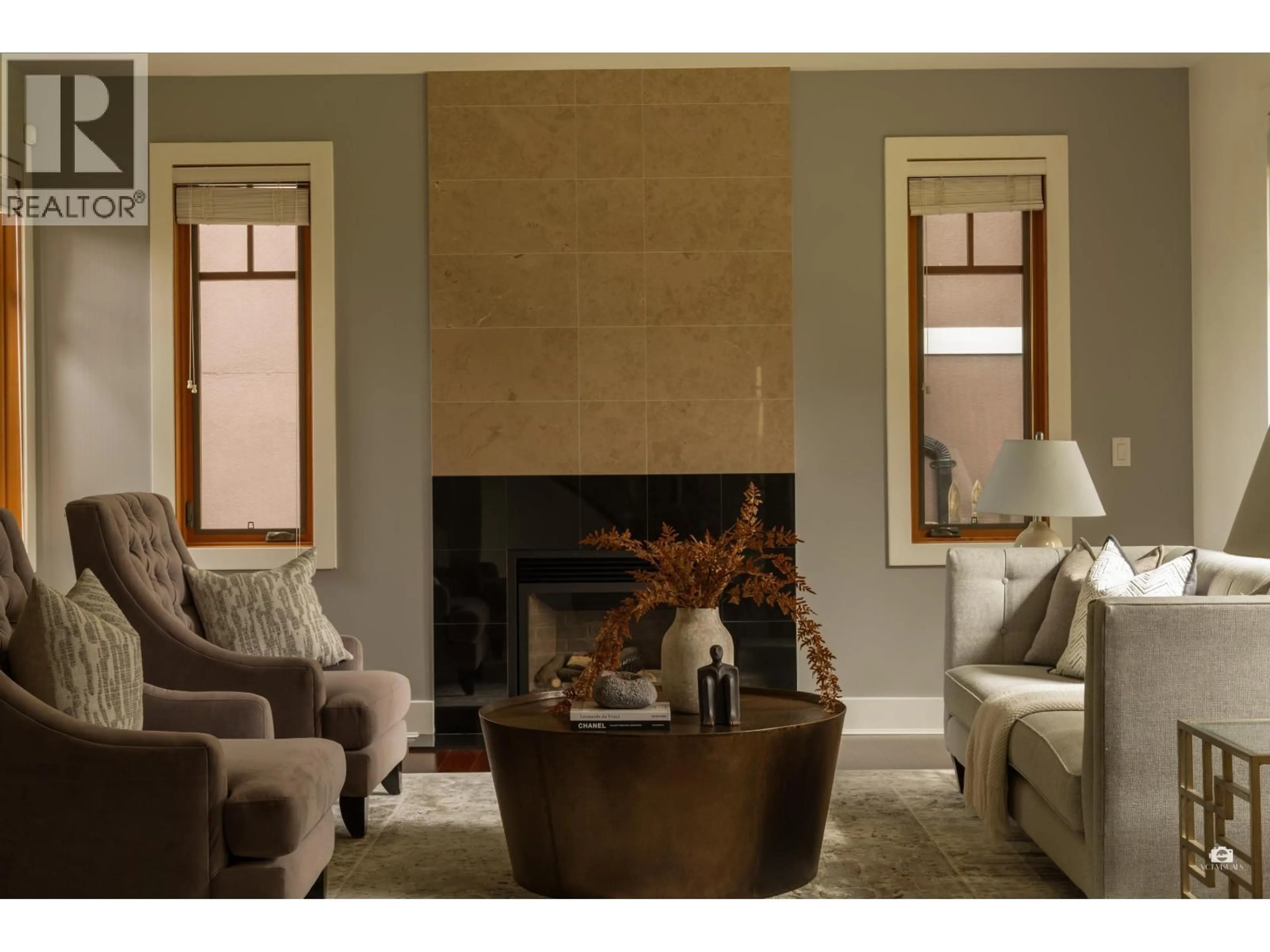 Living room with furniture, unknown for 3936 QUESNEL DRIVE, Vancouver British Columbia V6L2X2